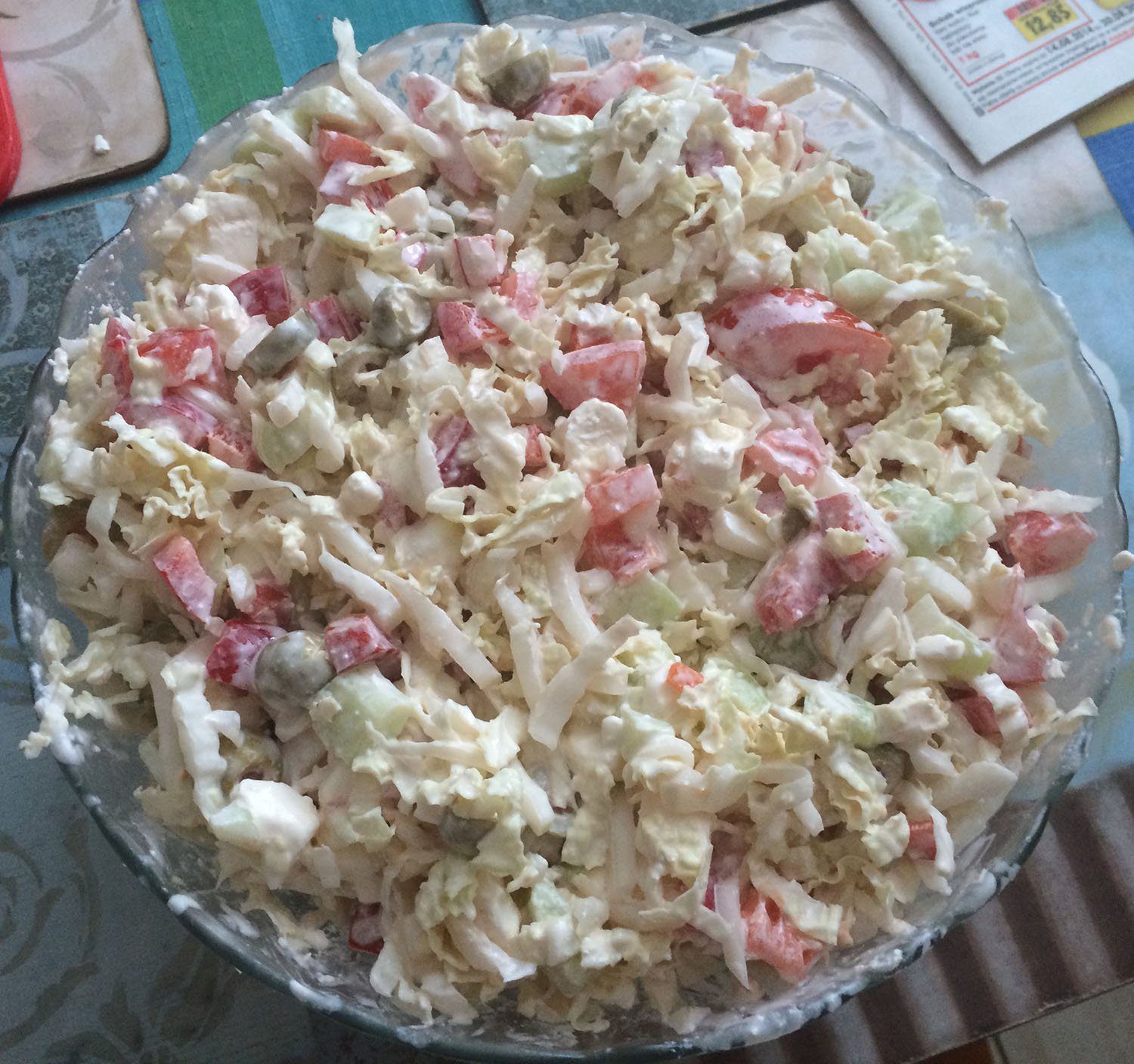 Sałatka z kapusty pekińskiej z fetą i papryką