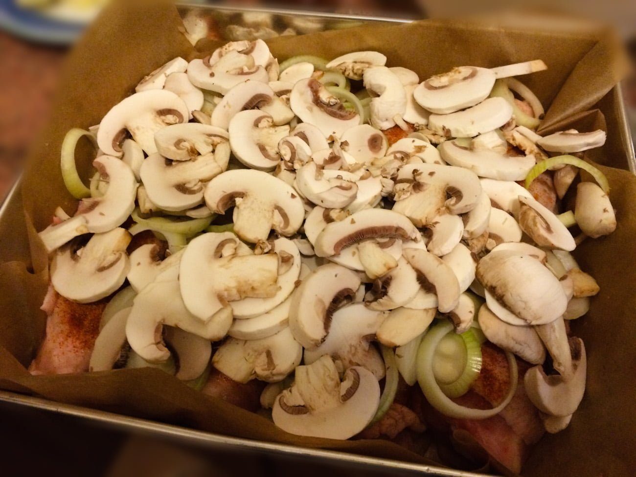 Pieczone udka z cebulką i pieczarkami 2 Pieczone udka z cebulką i pieczarkami