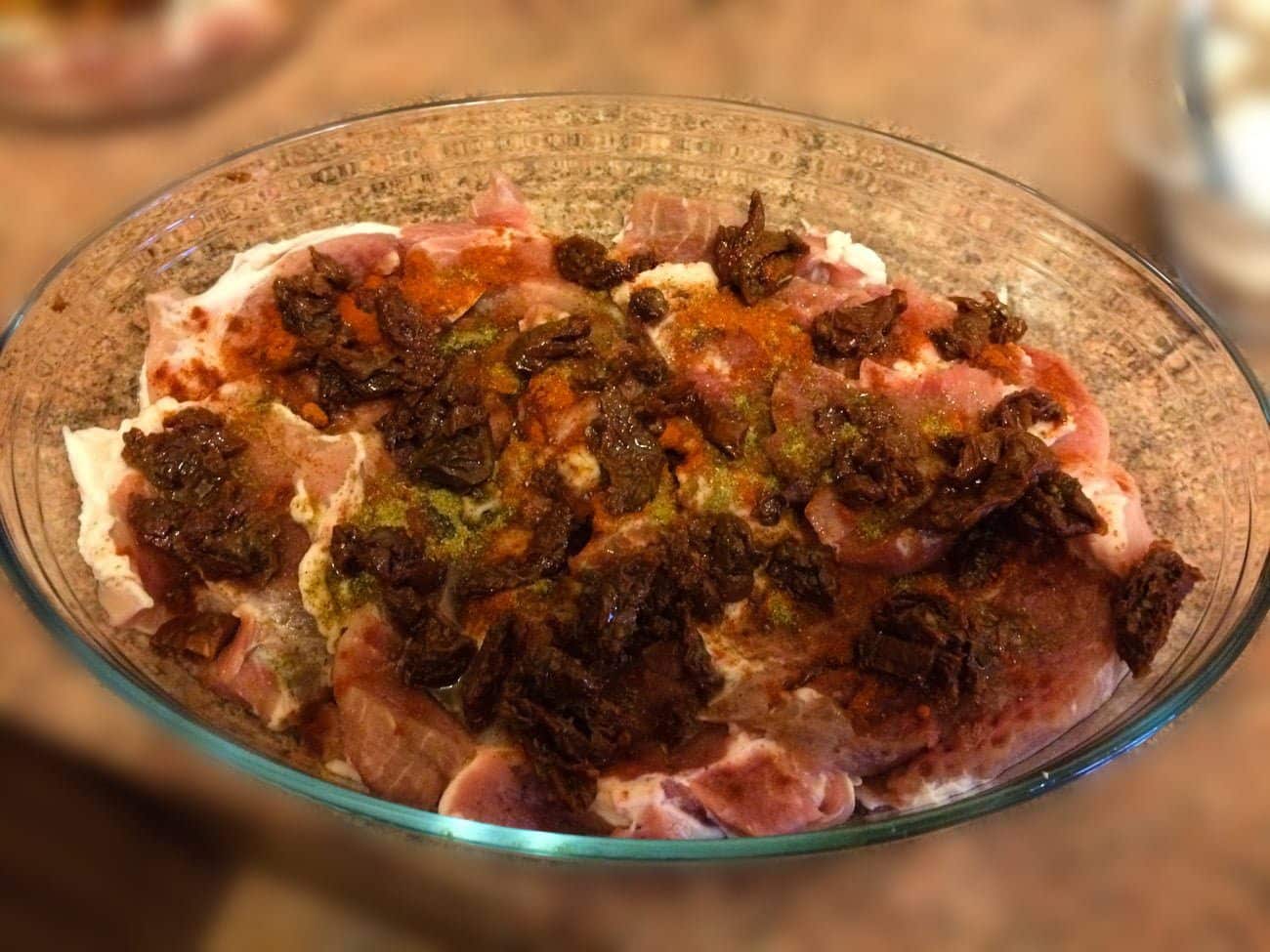 Zapiekana łopatka z suszonymi pomidorami