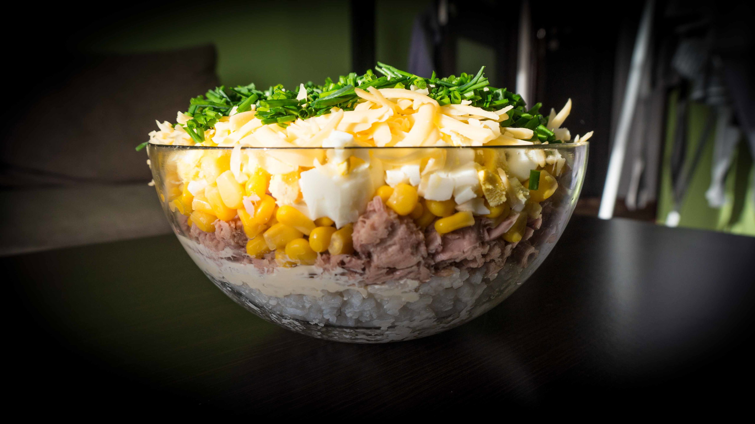 Sałatka warstwowa z tuńczykiem