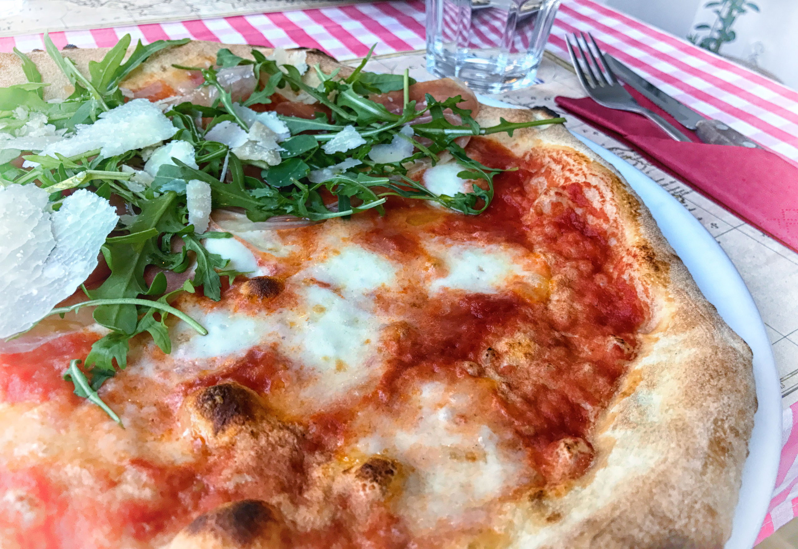 Pizza z karczochami - pizza margheritta