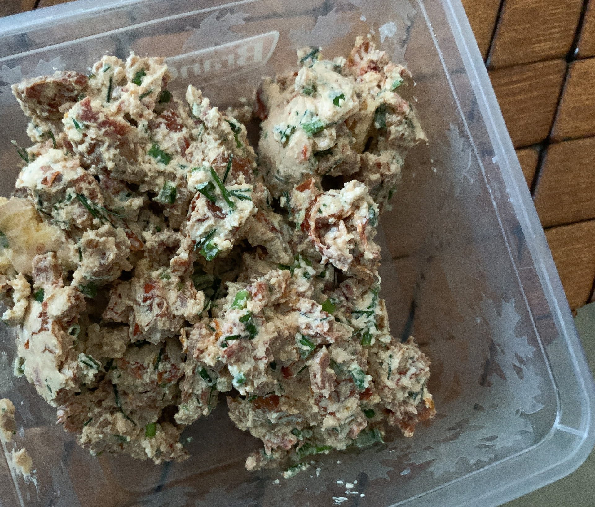 Jajka faszerowane fetą i suszonymi pomidorami