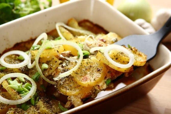 Zapiekanka ziemniaczana z warzywami