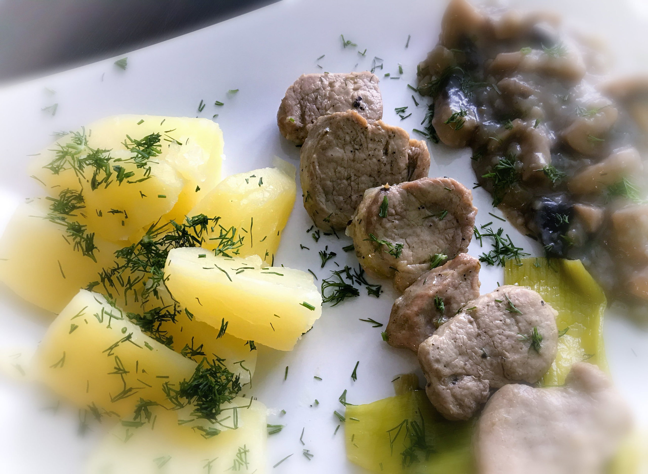 Polędwiczki wieprzowe z sosem pieczarkowym