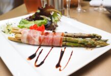 Zapiekane szparagi w szynce parmeńskiej