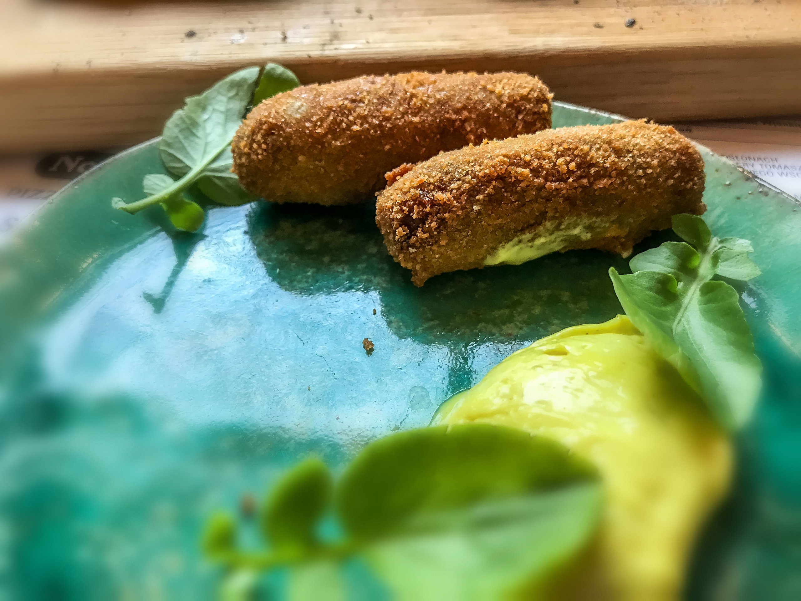 Krokiety z koźliny z domowym majonezem curry