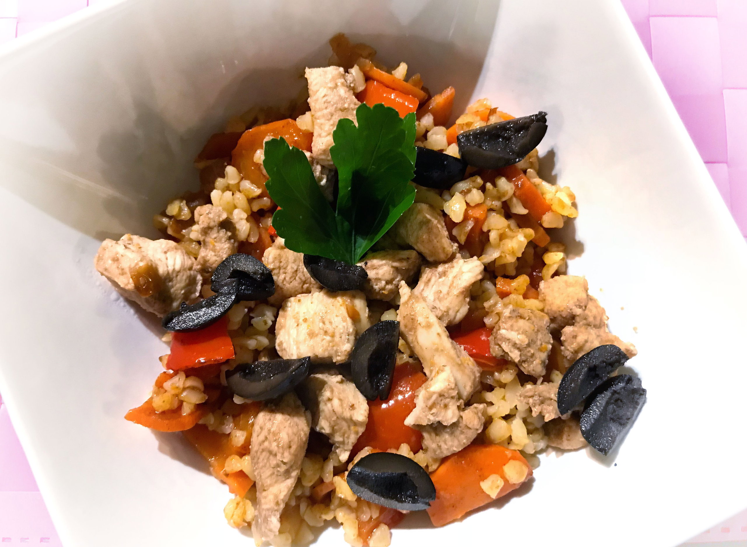Kasza bulgur z warzywami i kurczakiem