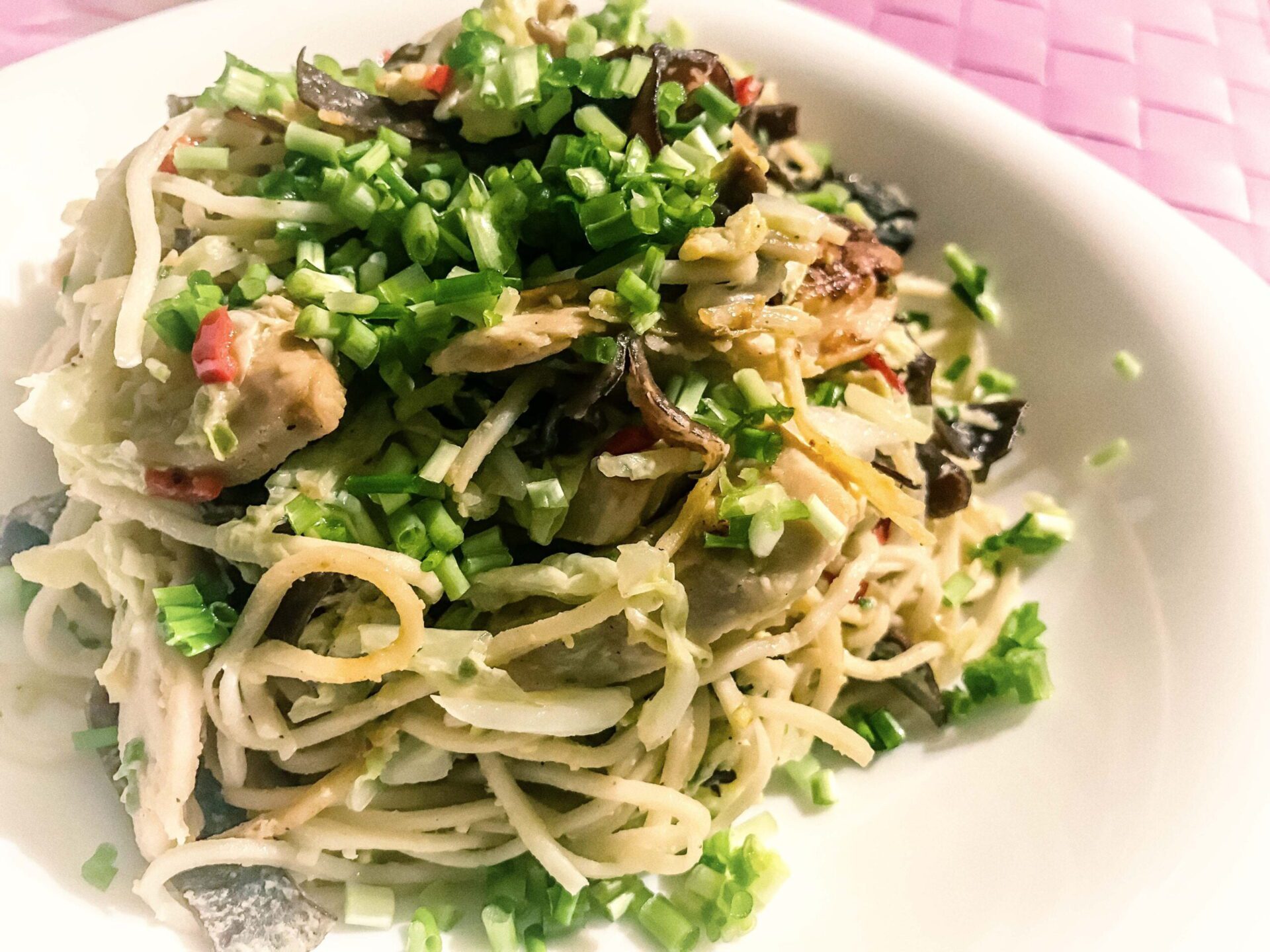 Makaron chow mein z kurczakiem 1 Makaron chow mein z kurczakiem