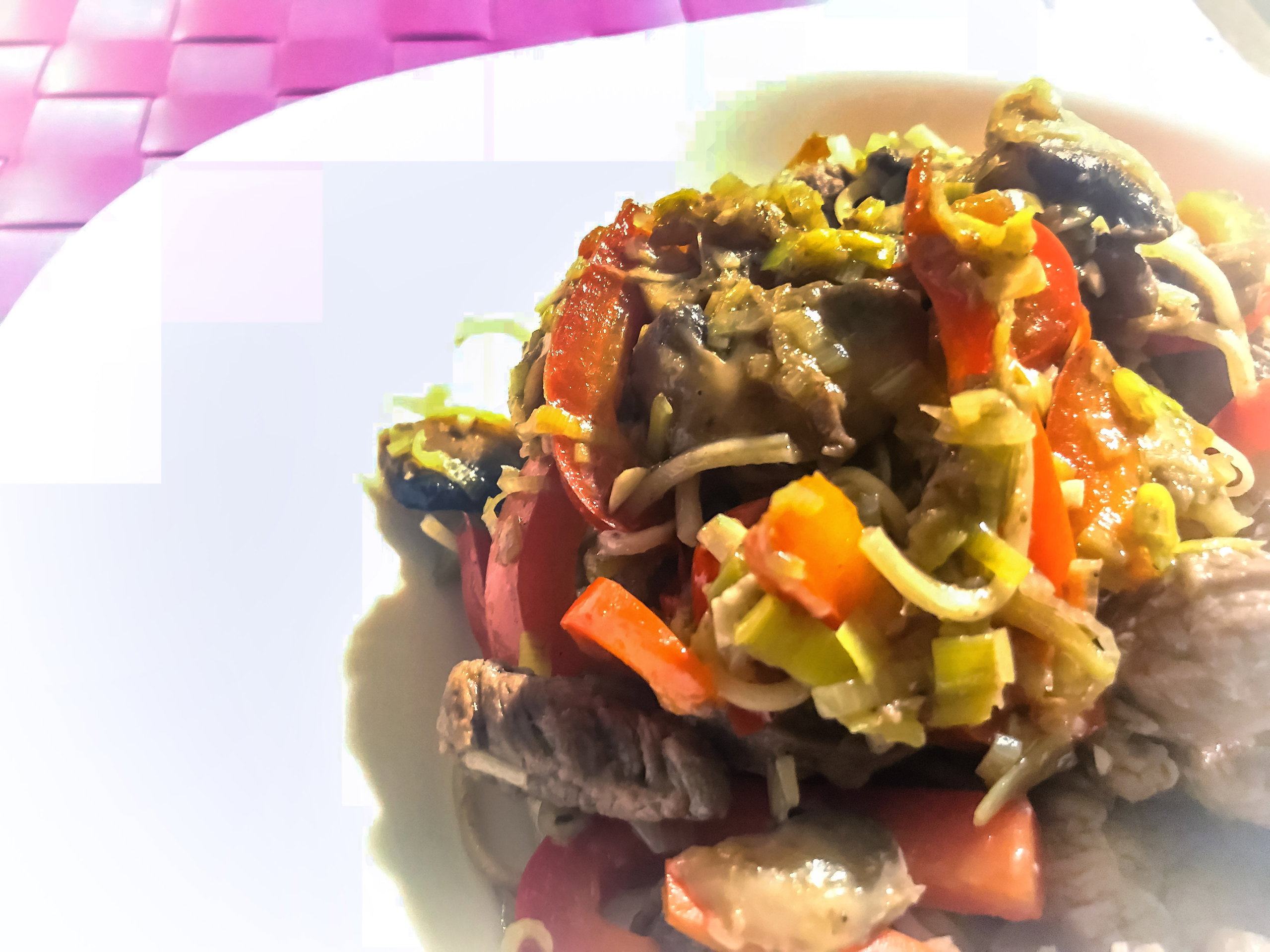 Makaron chow mein z wołowiną