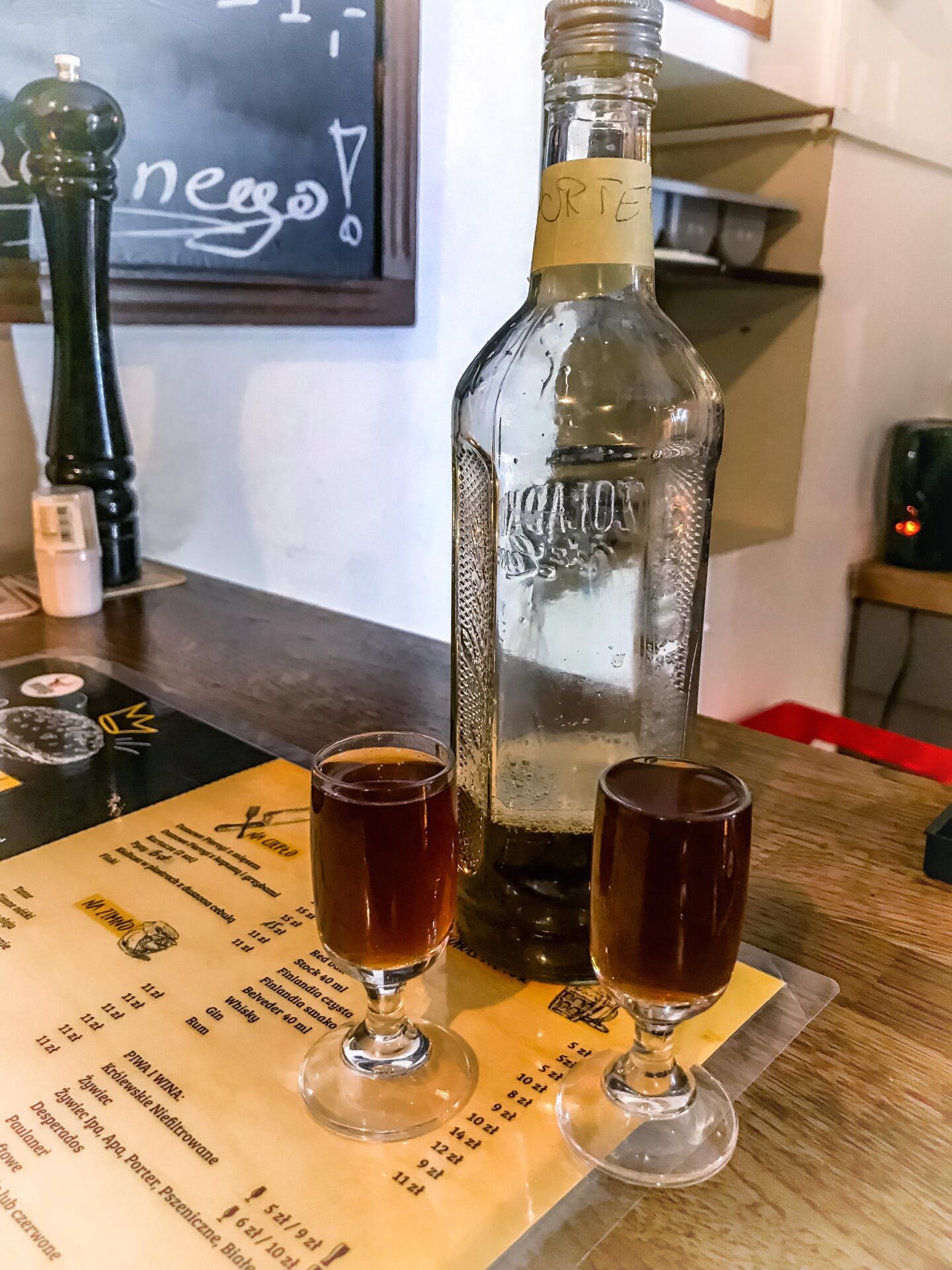 Bar Na Miodowej - pyszne domowe likiery i smaczne jedzenie
