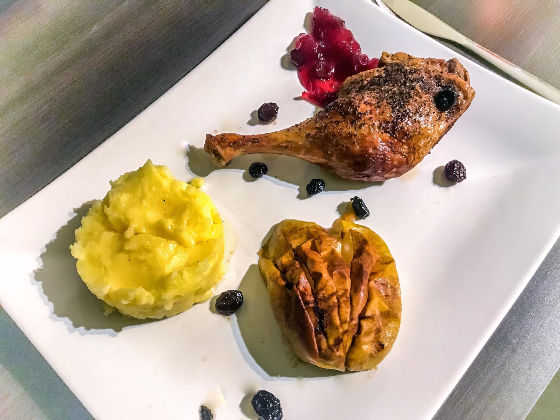 Pieczona kaczka z żurawiną i jabłkami 1 Pieczona kaczka z żurawiną i jabłkami