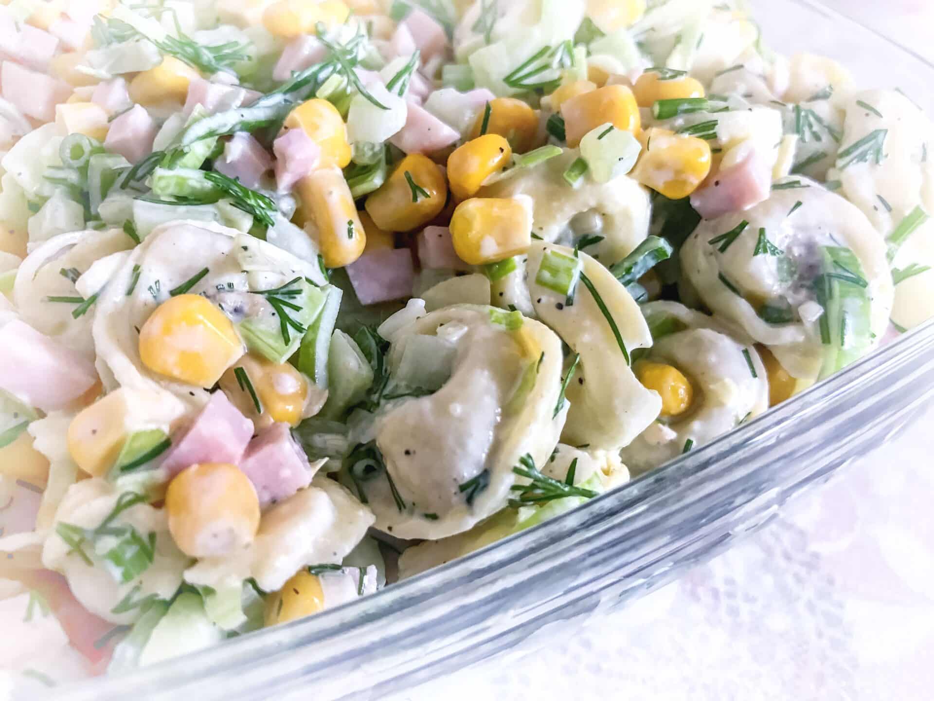 Sałatka z szynką i tortellini