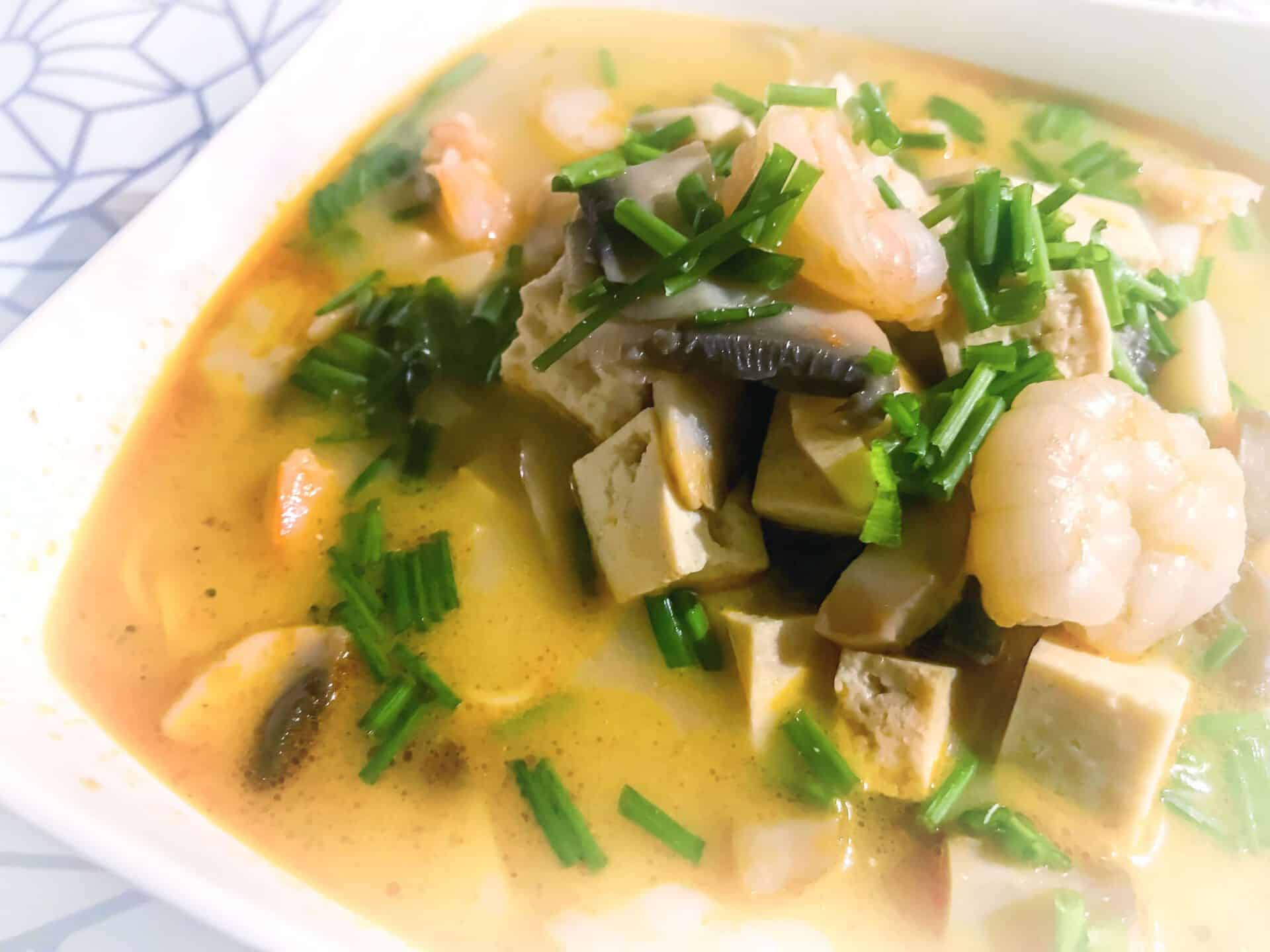 Tajska zupa curry z krewetkami