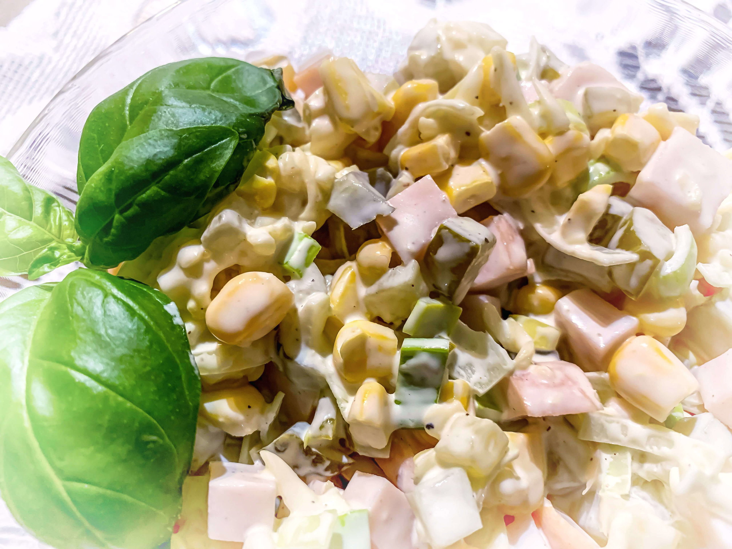 Sałatka z wędzonym indykiem