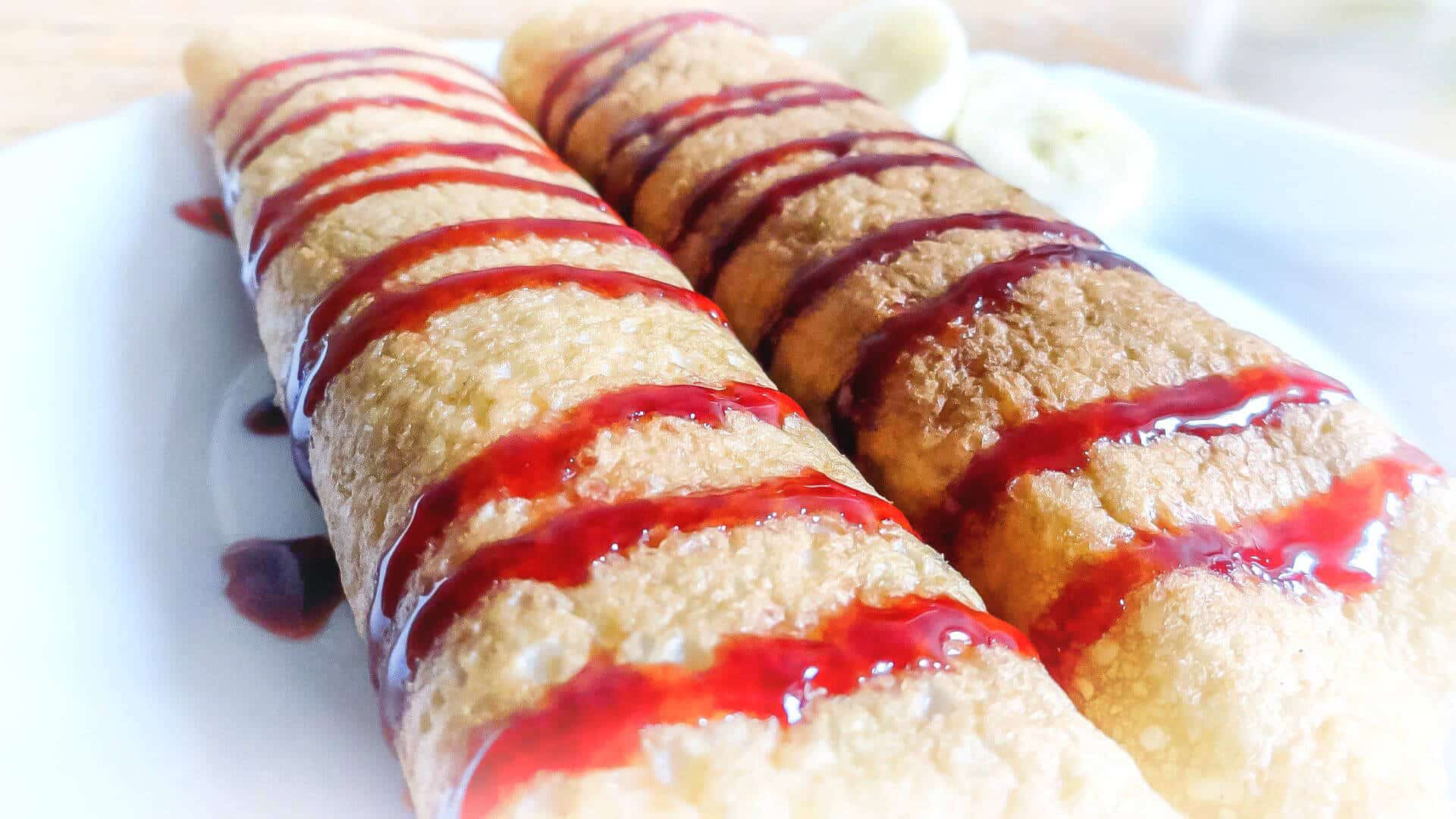 Naleśniki z dżemem i musem malinowym