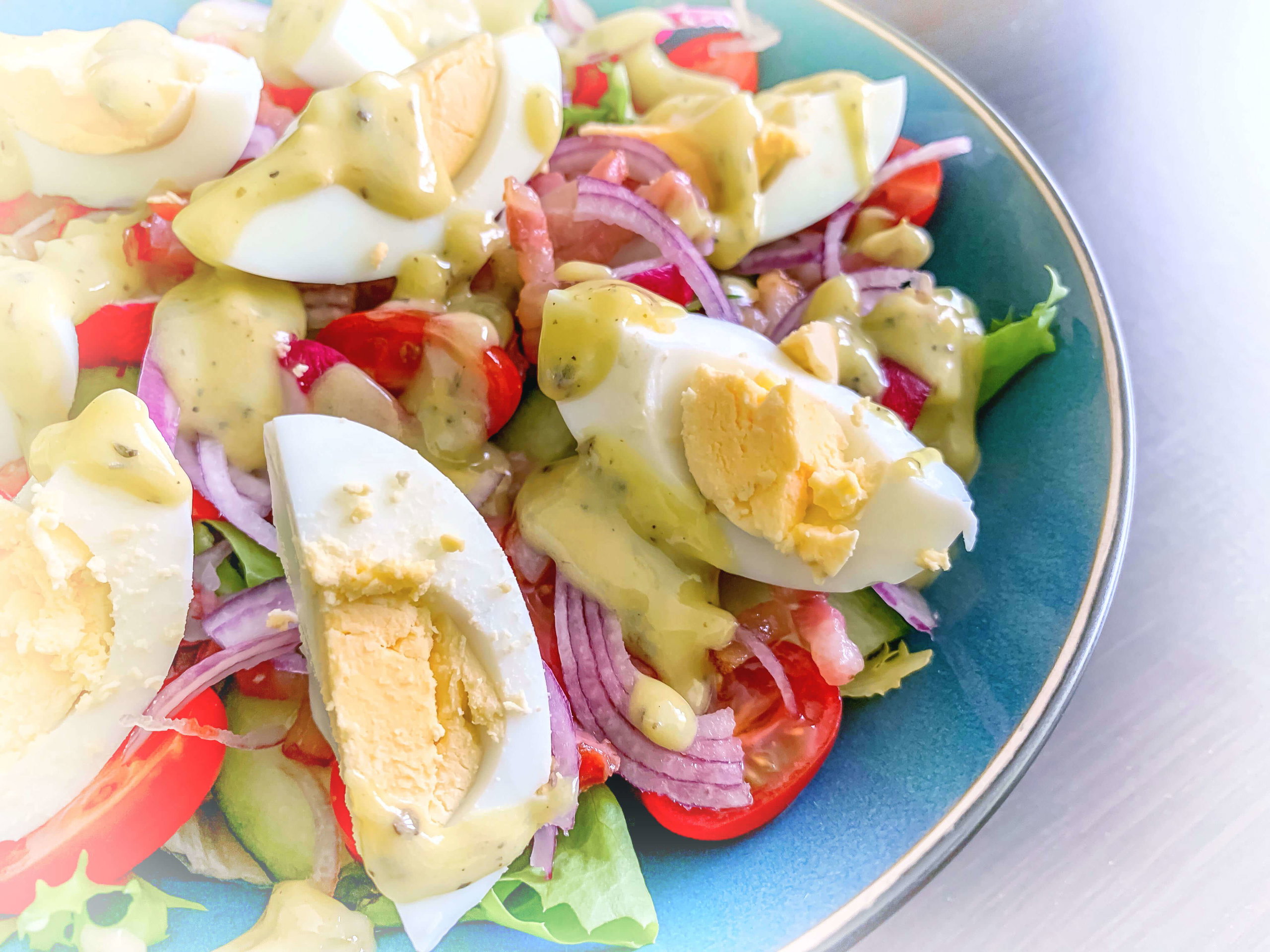 Sałatka z chrupiącym boczkiem