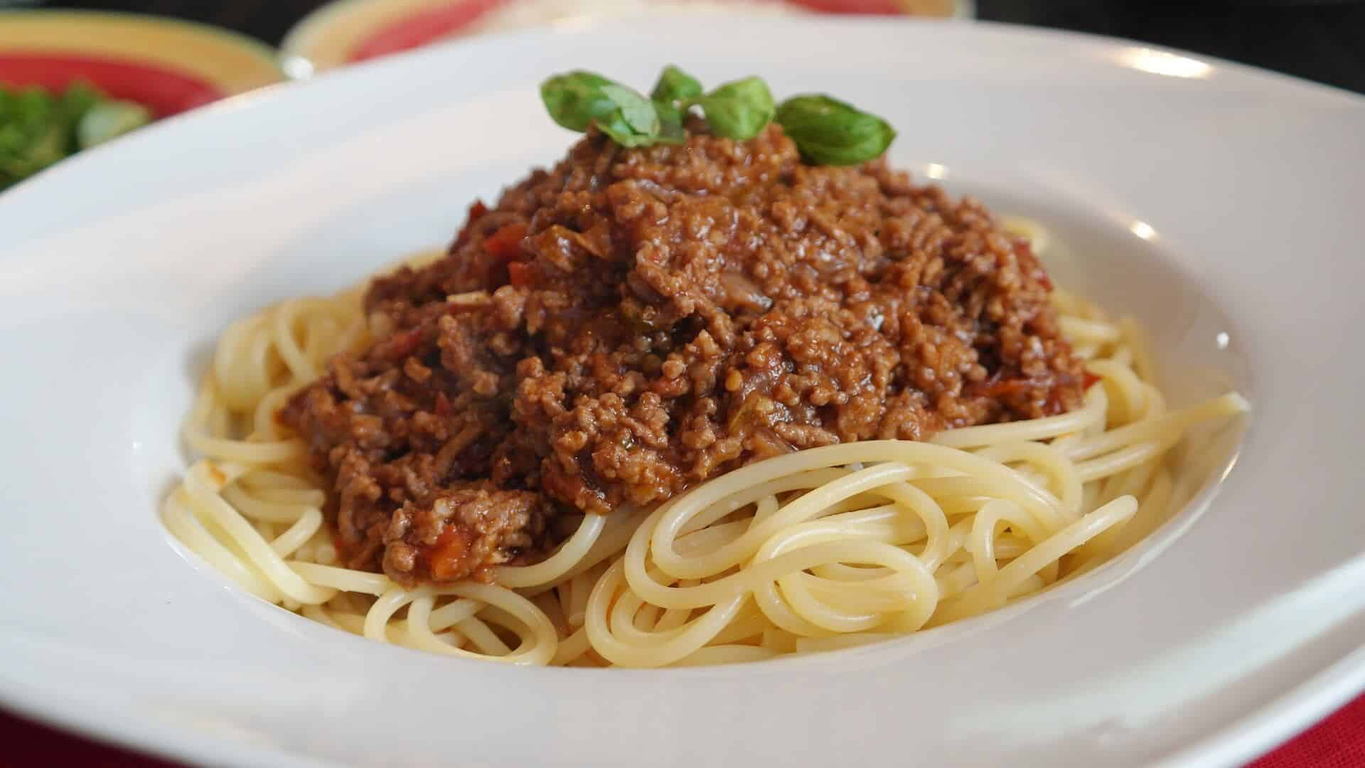 Spaghetti po polsku z mięsem mielonym 1 Spaghetti po polsku z mięsem mielonym