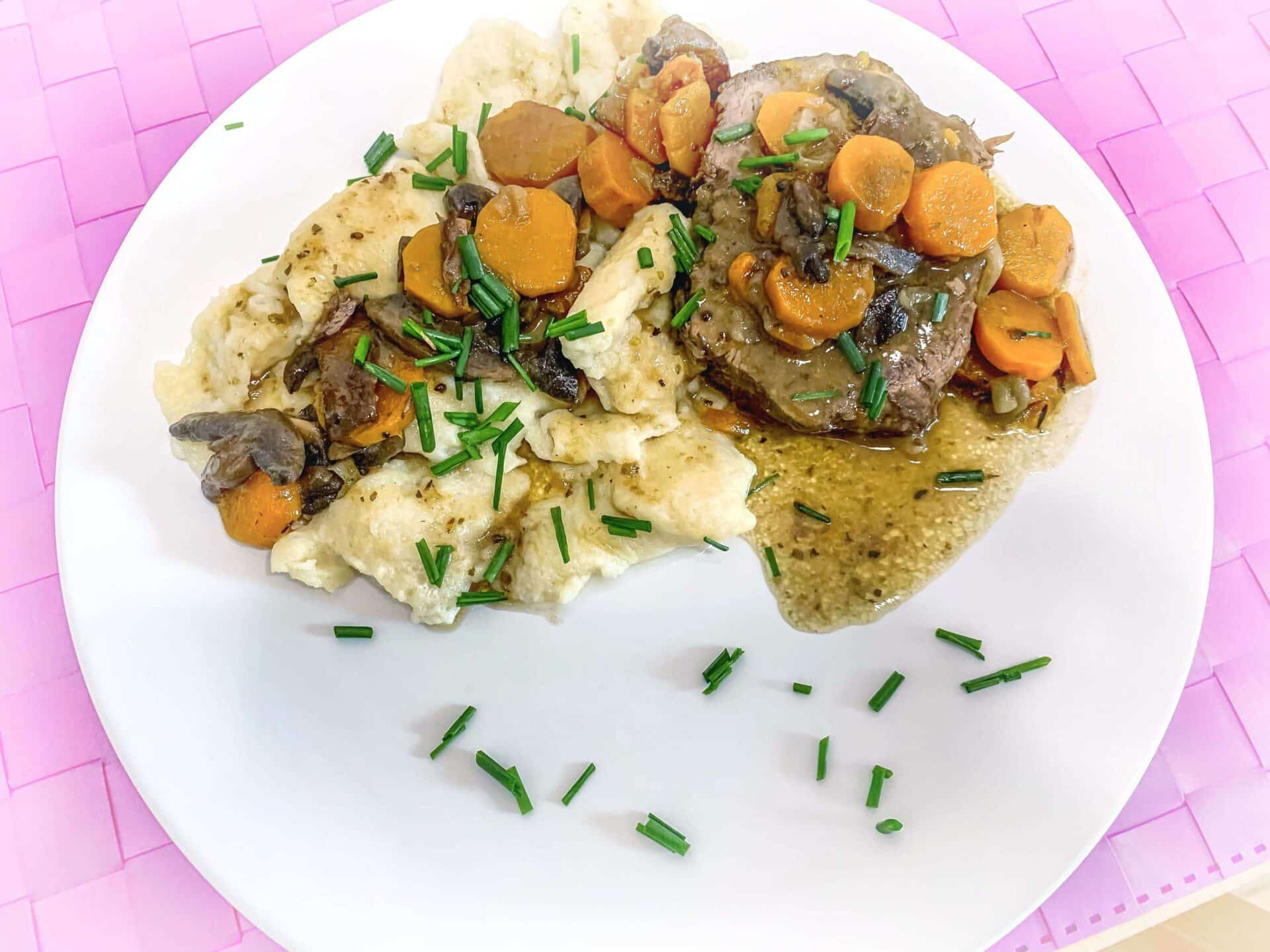 Długo duszona wołowina z pieczarkami