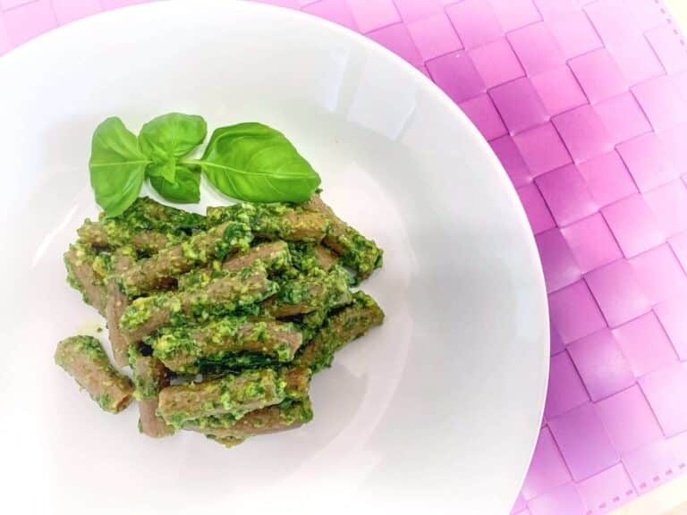 Makaron razowy z pesto bazyliowym