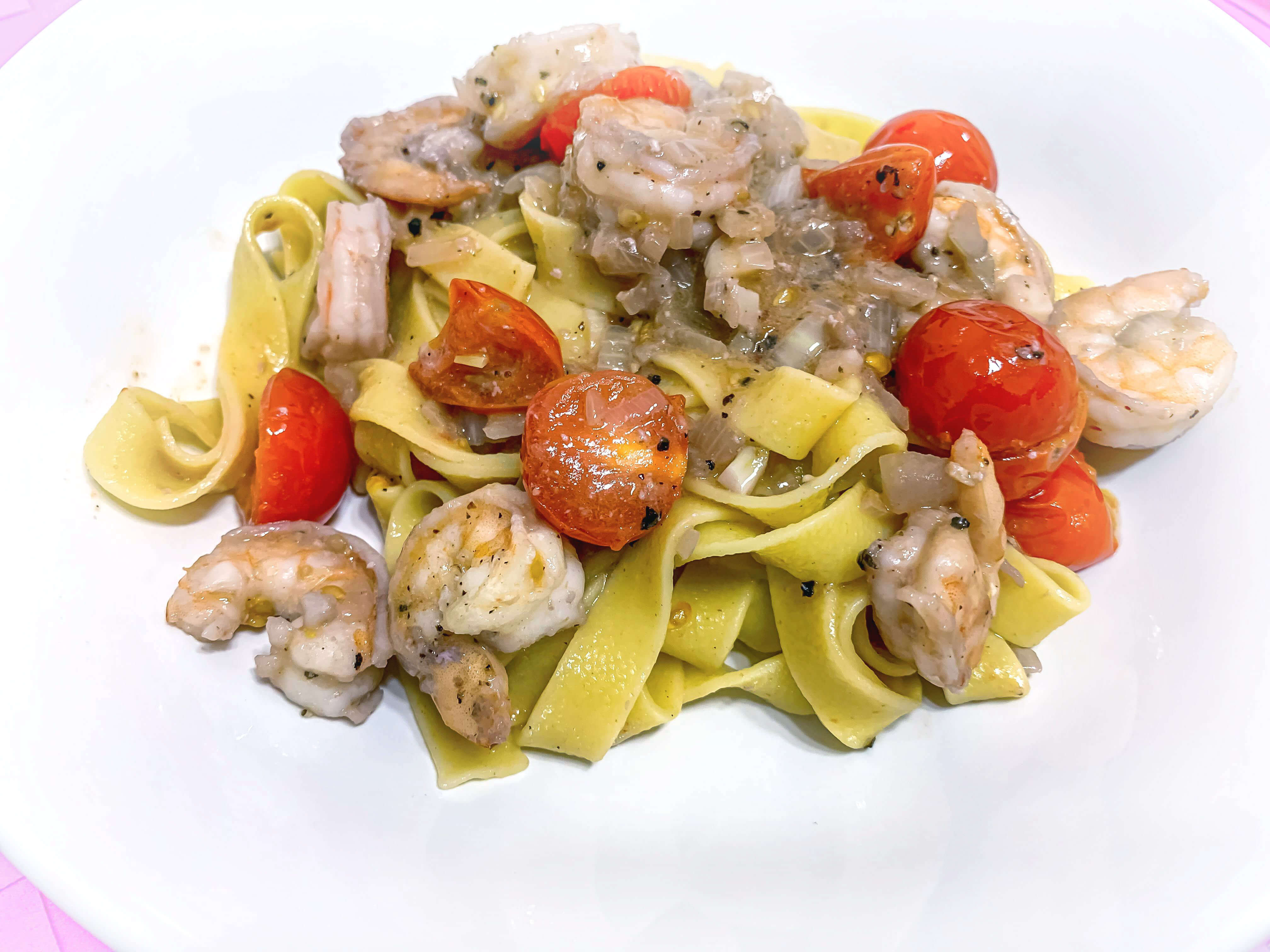 Włoskie tagliatelle z krewetkami