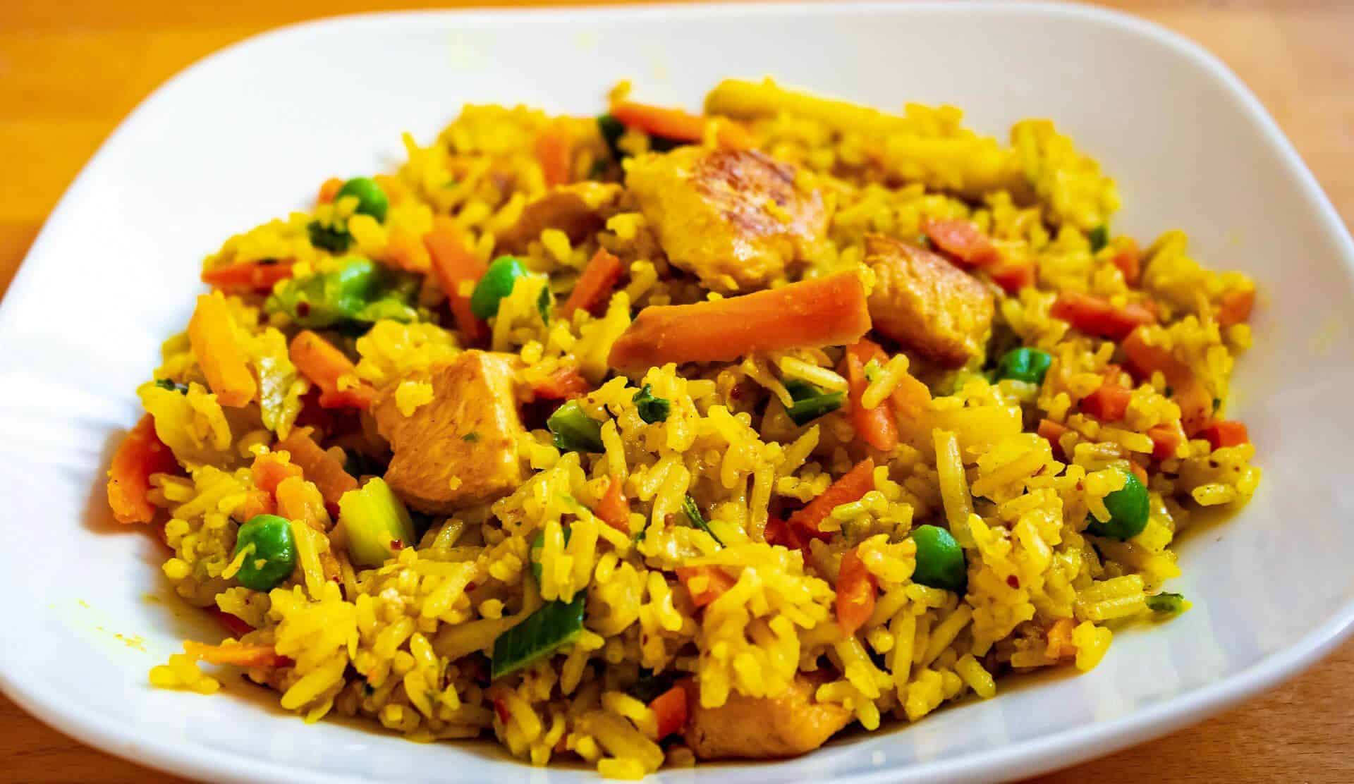 Ryż smażony z kurczakiem w curry