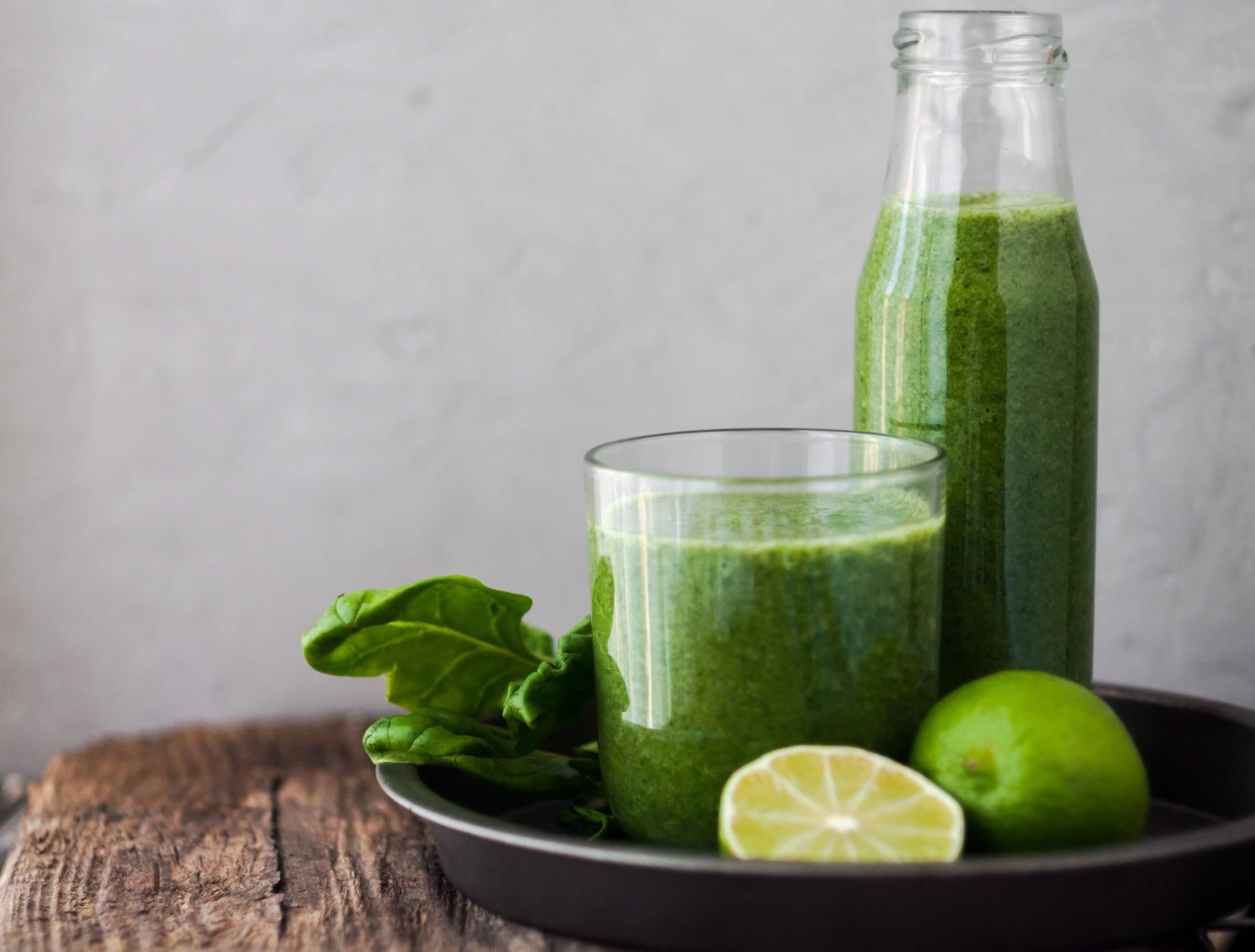 Smoothie z awokado i szpinaku
