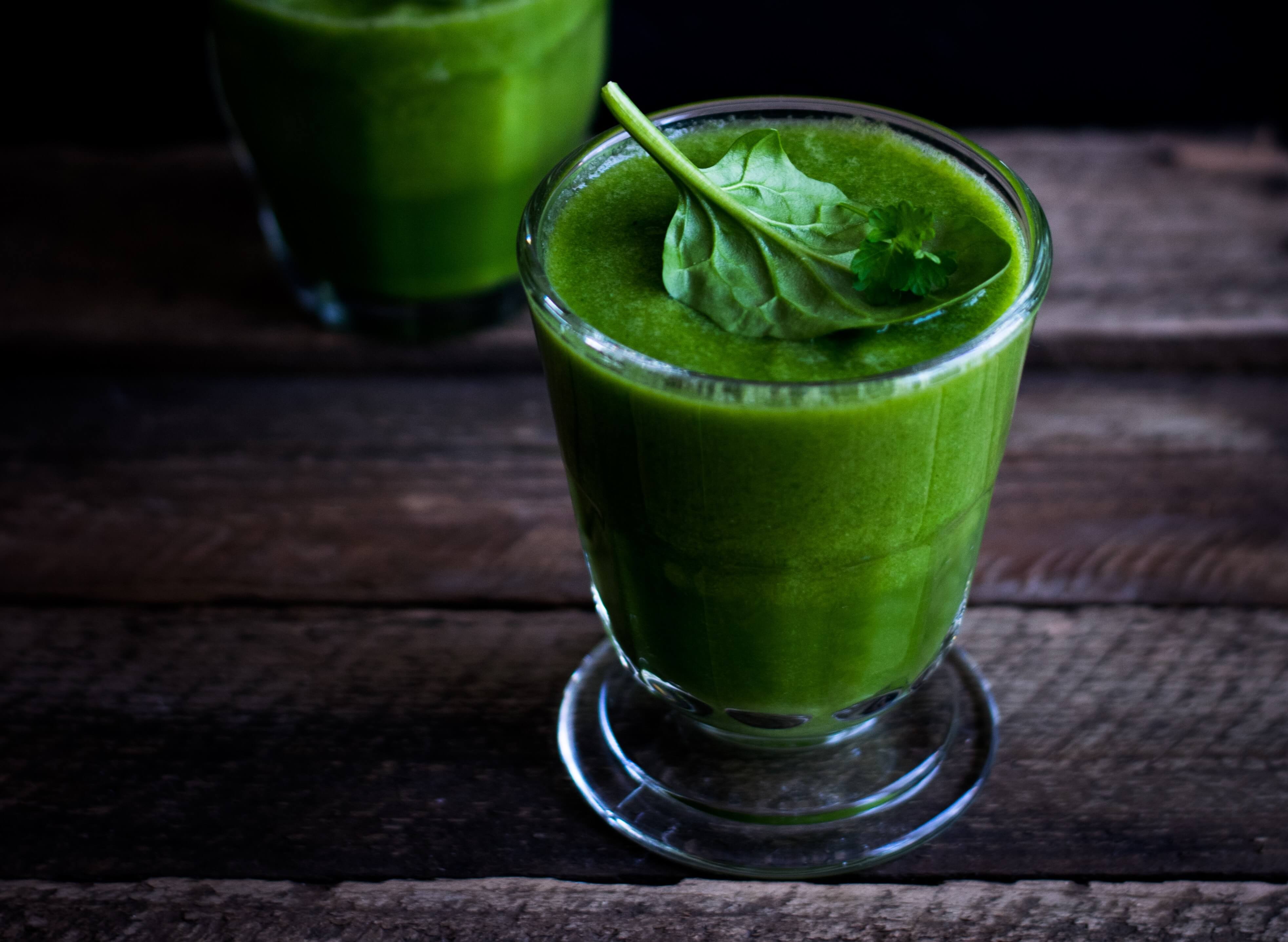 Smoothie ze szpinaku i jarmużu
