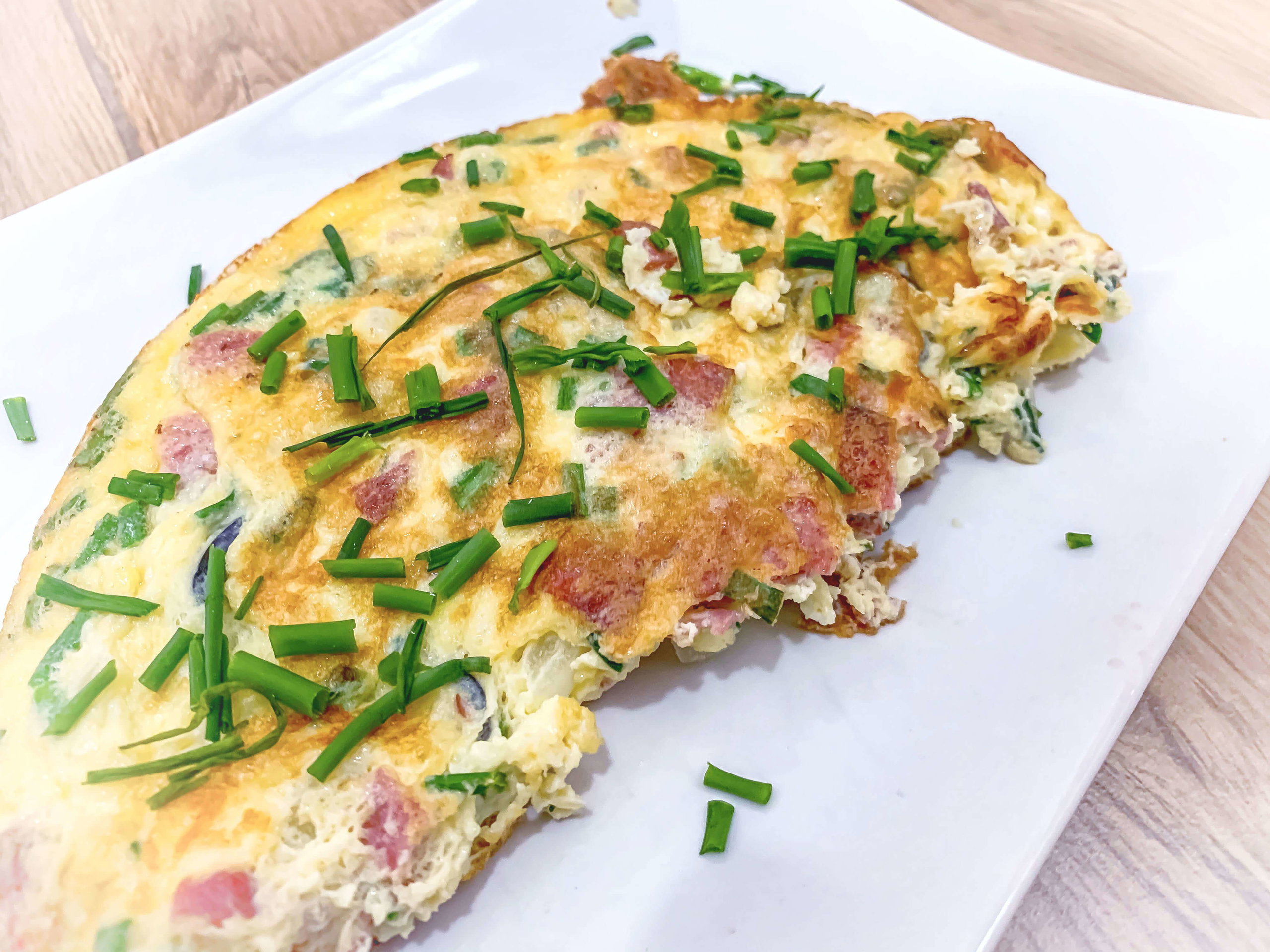 Domowy omlet z oliwkami