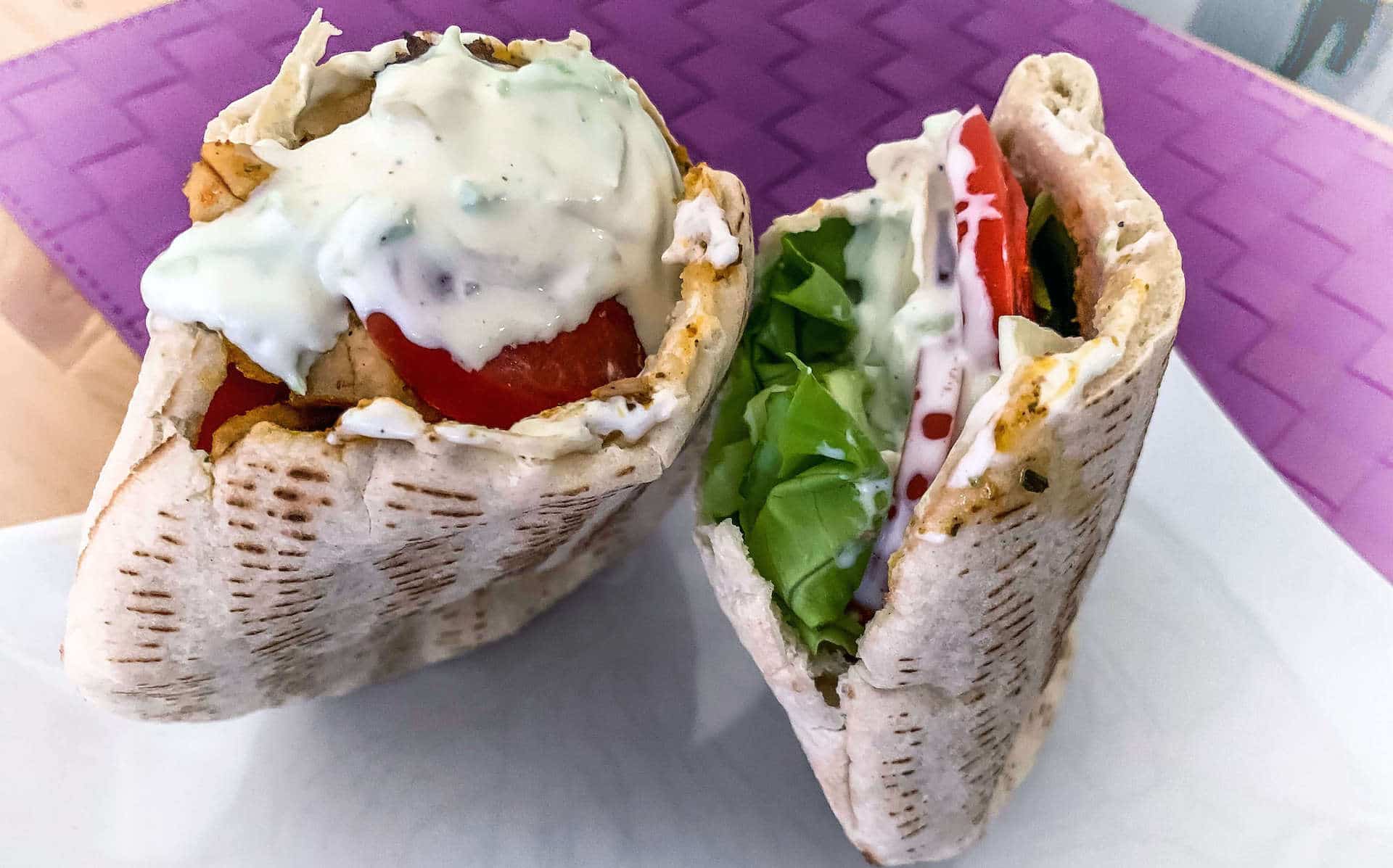 Pita grecka z kurczakiem i tzatzikami 2 Pita grecka z kurczakiem i tzatzikami