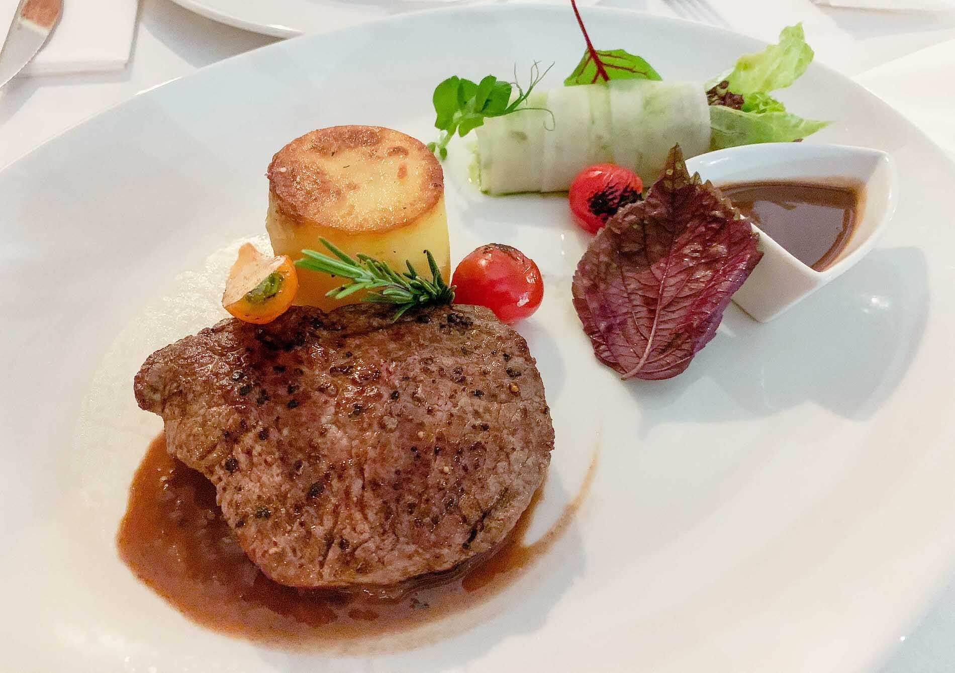 Tournedos a'la Świętoszek w bukowym dymie