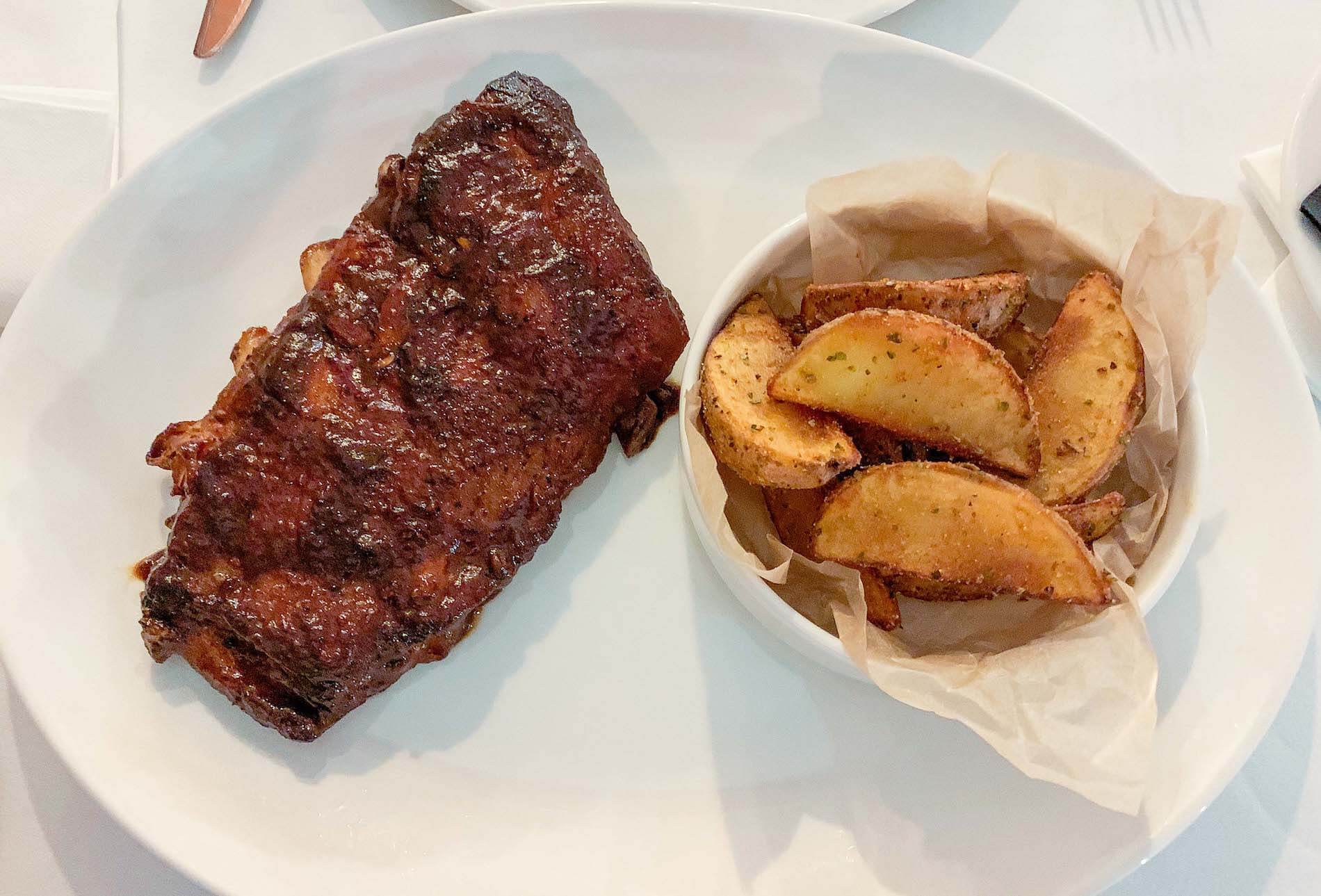 Żeberka BBQ z ziemniaczkami
