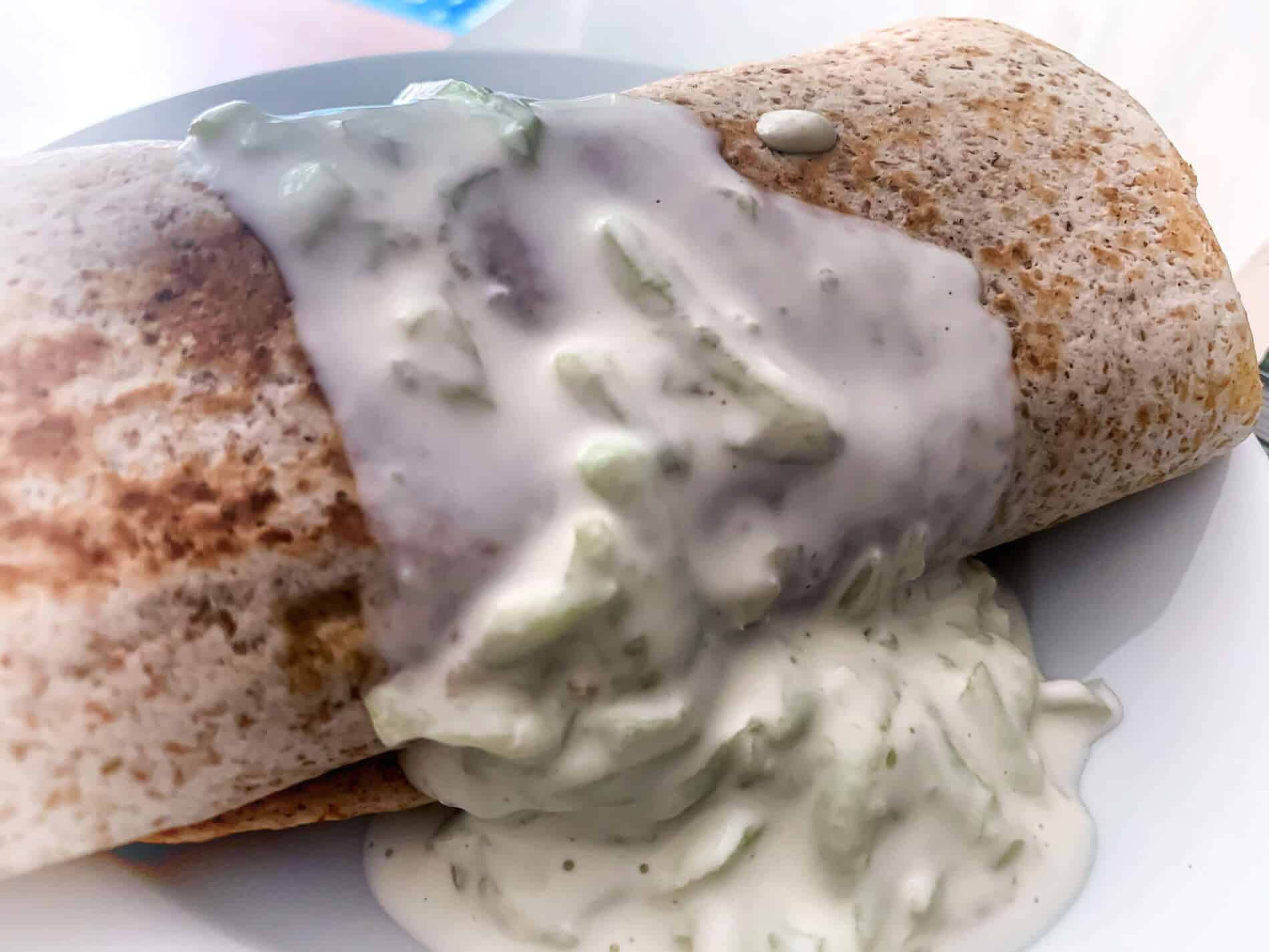 Grecka tortilla z sosem tzatziki