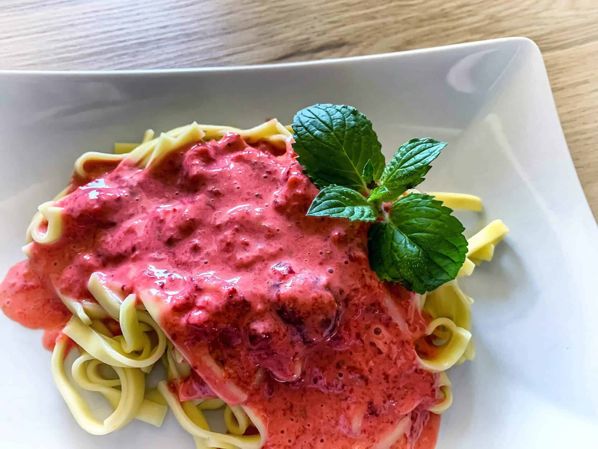 Makaron z truskawkami