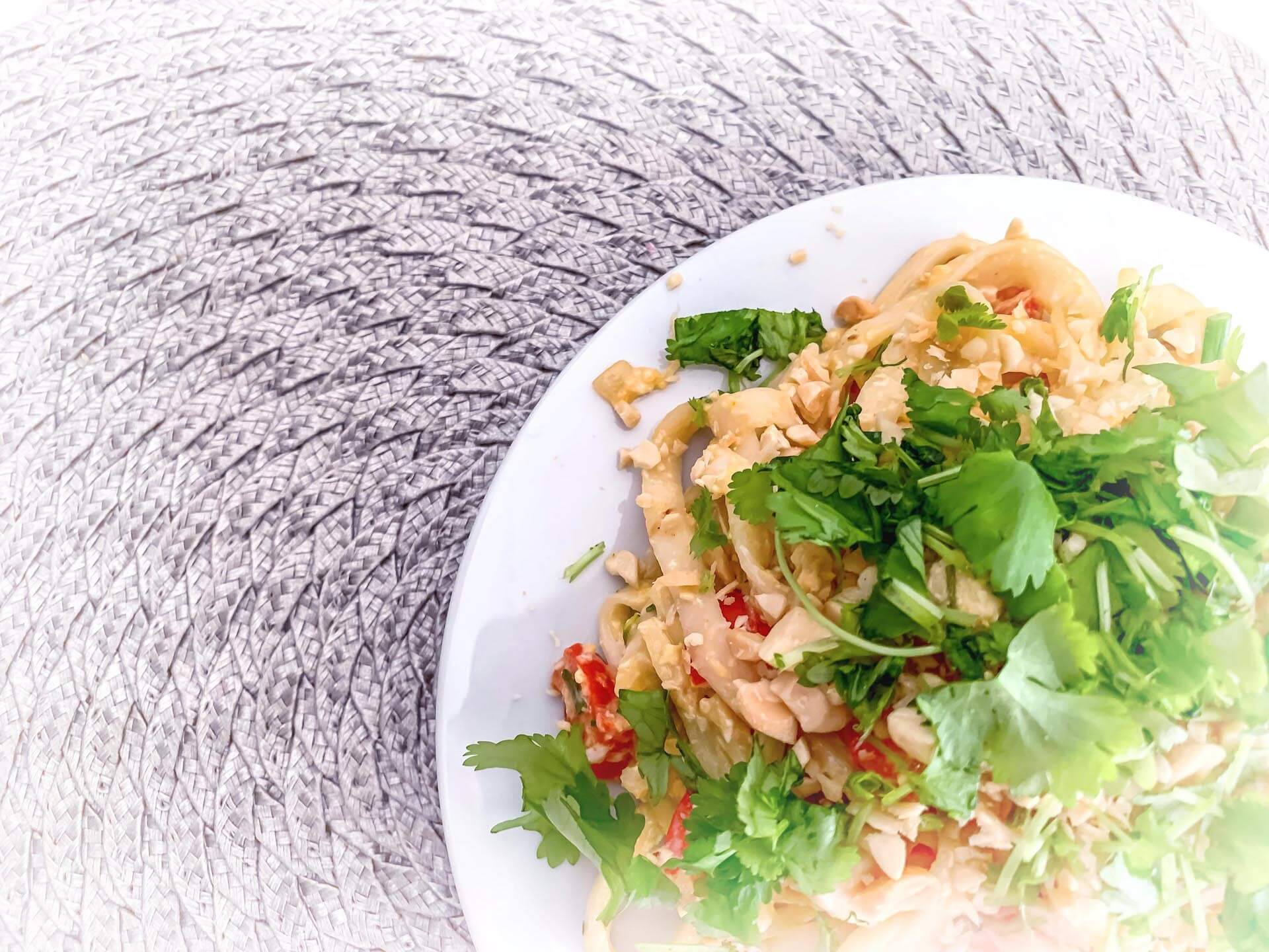 Błyskawiczne Pad Thai z kurczakiem