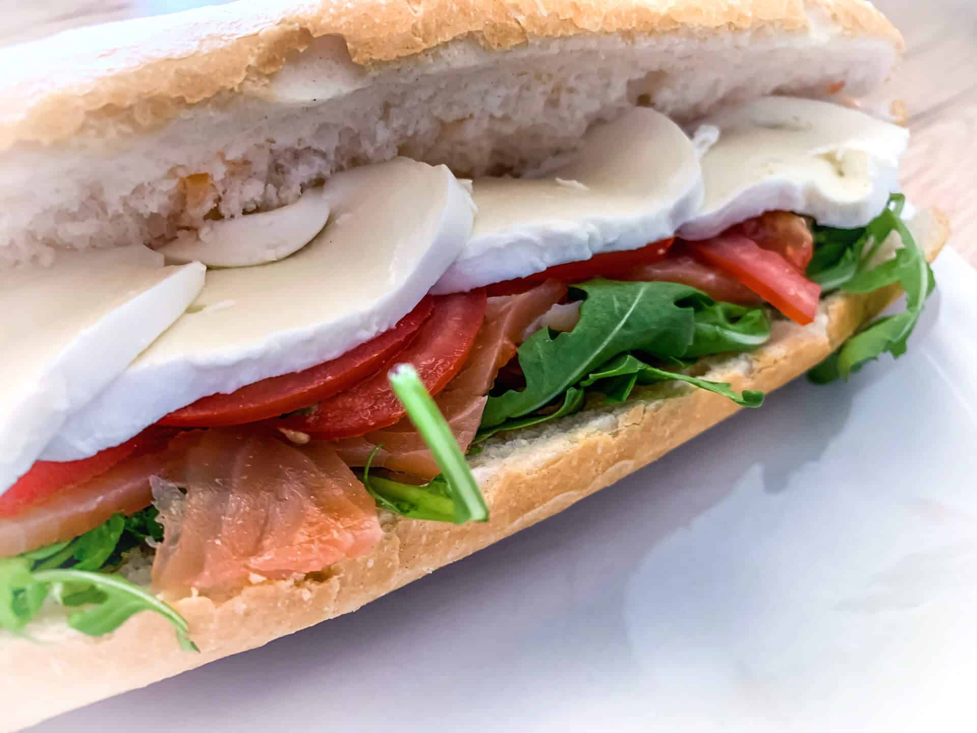 Grillowana kanapka z rukolą i łososiem 1 Grillowana kanapka z rukolą i łososiem