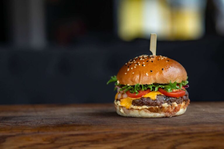 Hamburger wołowy z dodatkiem mięsa z indyka