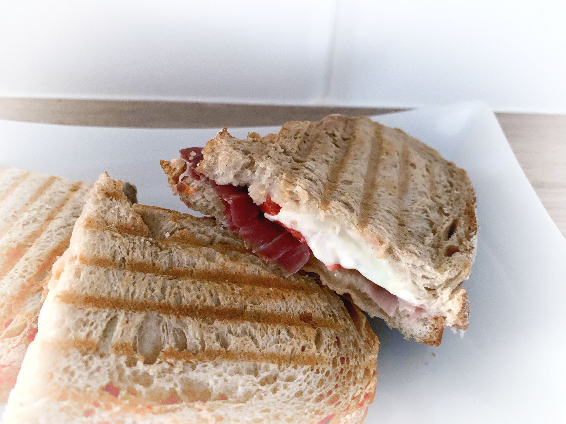 Szybkie tosty we włoskim stylu