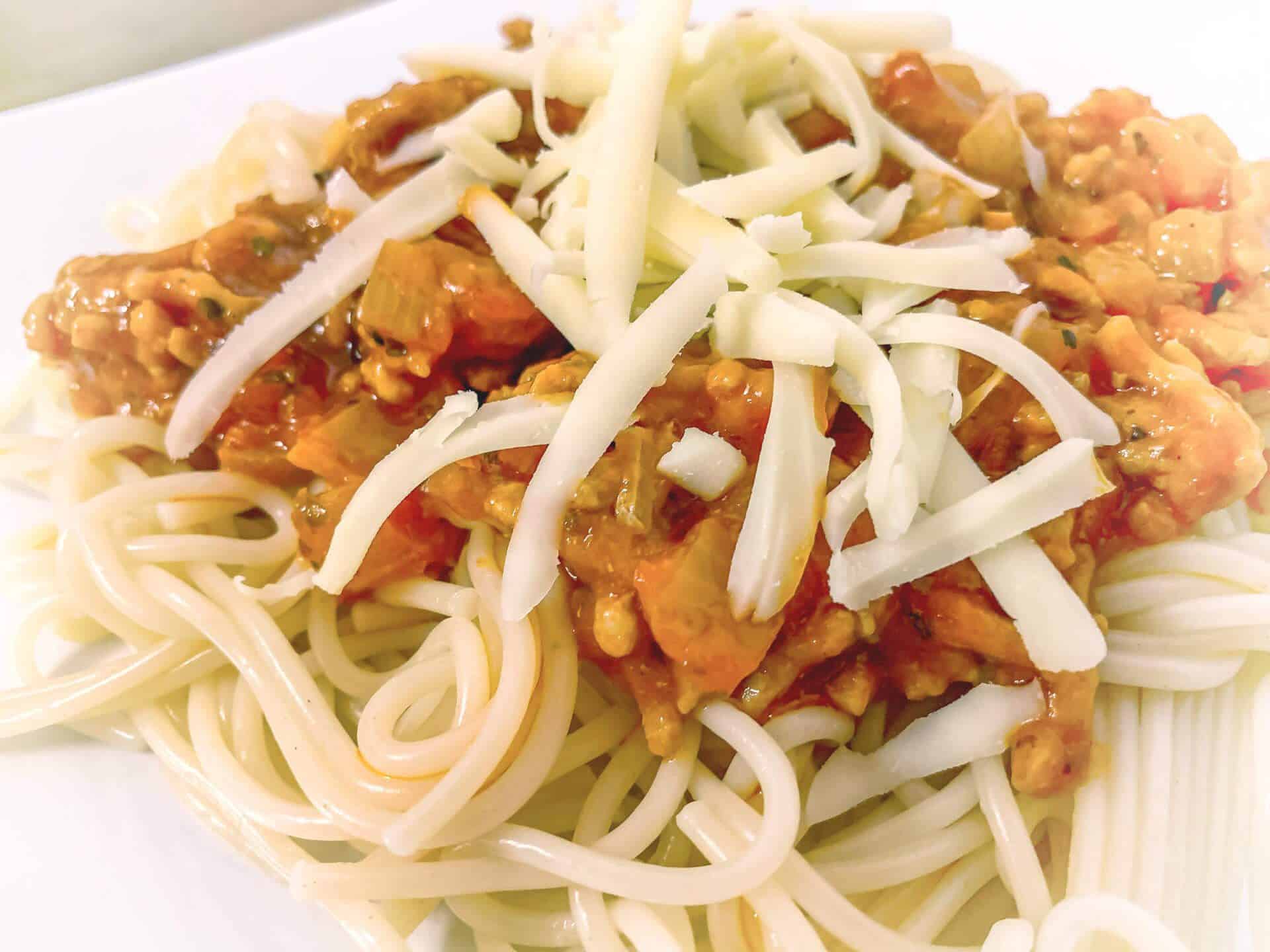 Makaron z sosem bolońskim po polsku