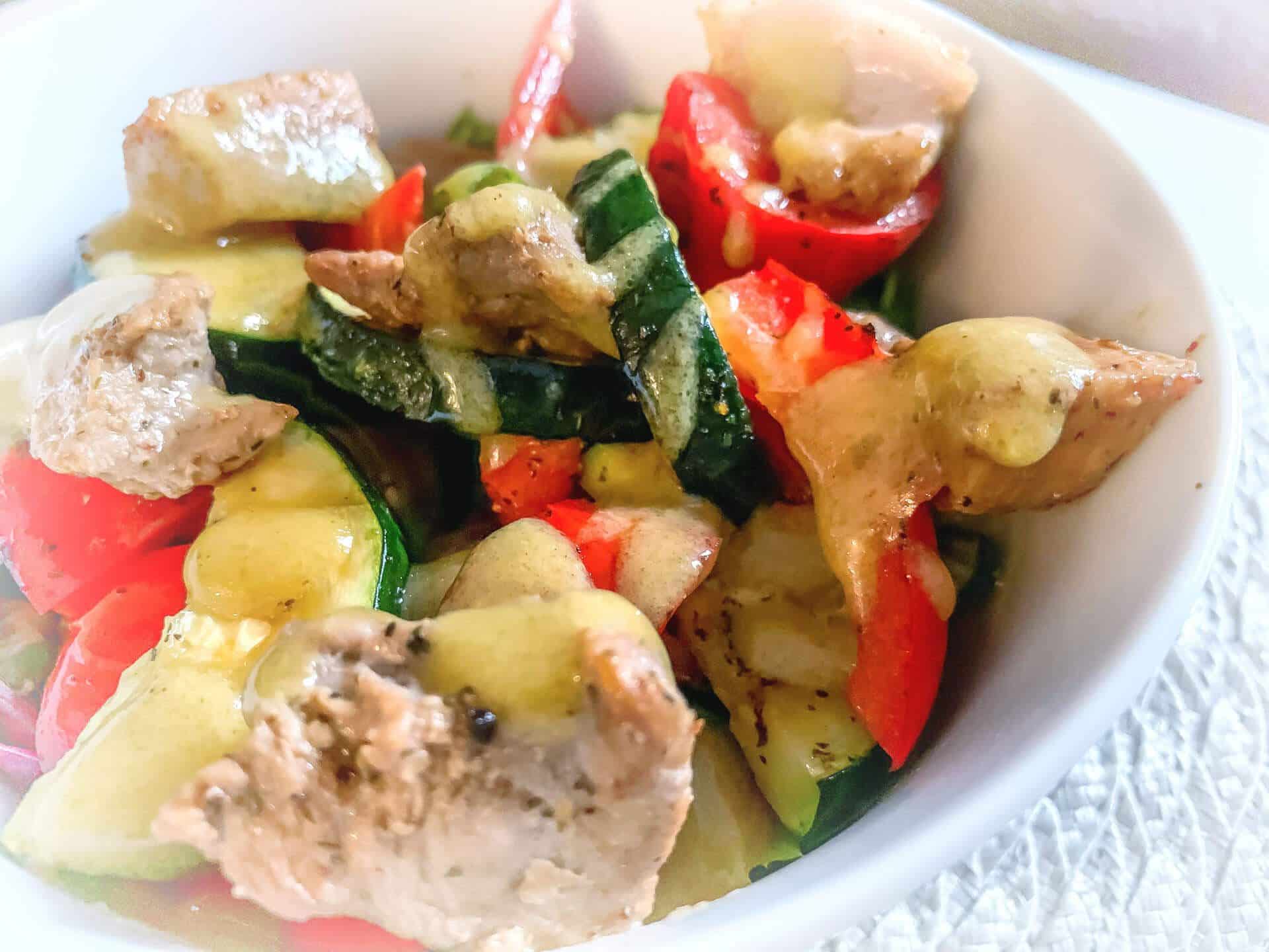 Sałatka z cielęciną i grillowaną papryką