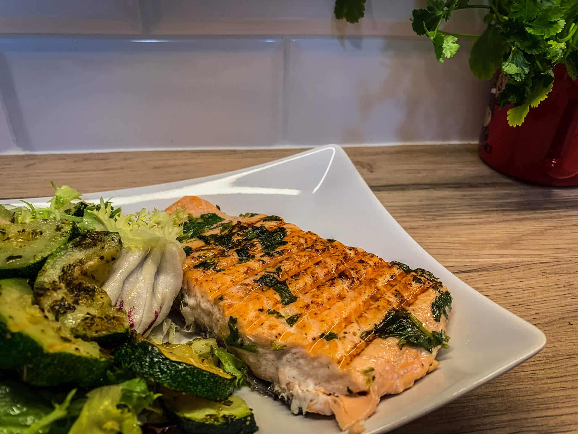 Miks sałat z rybą i cukinią 1 Miks sałat z rybą i cukinią