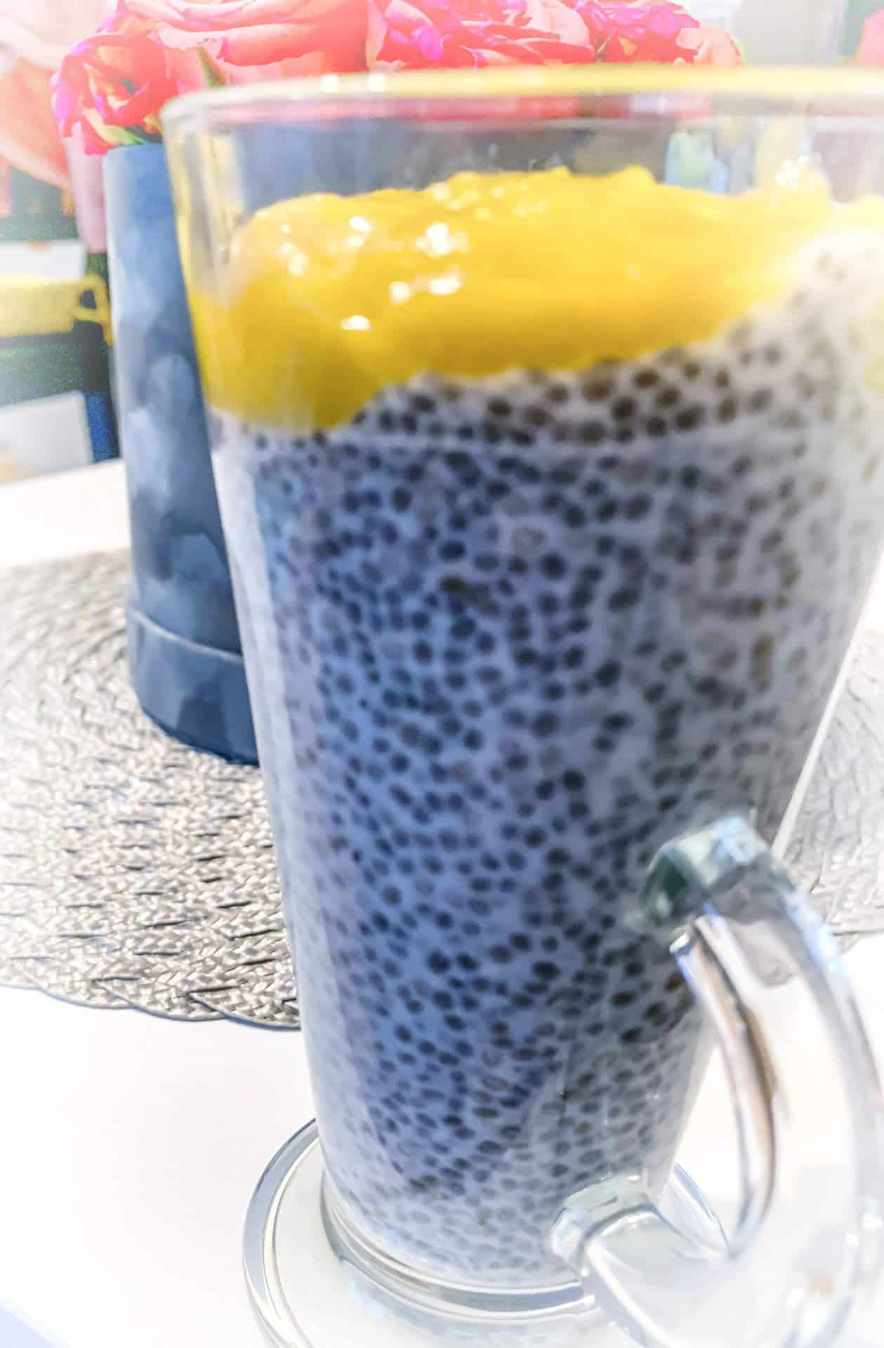 Chia z musem z mango
