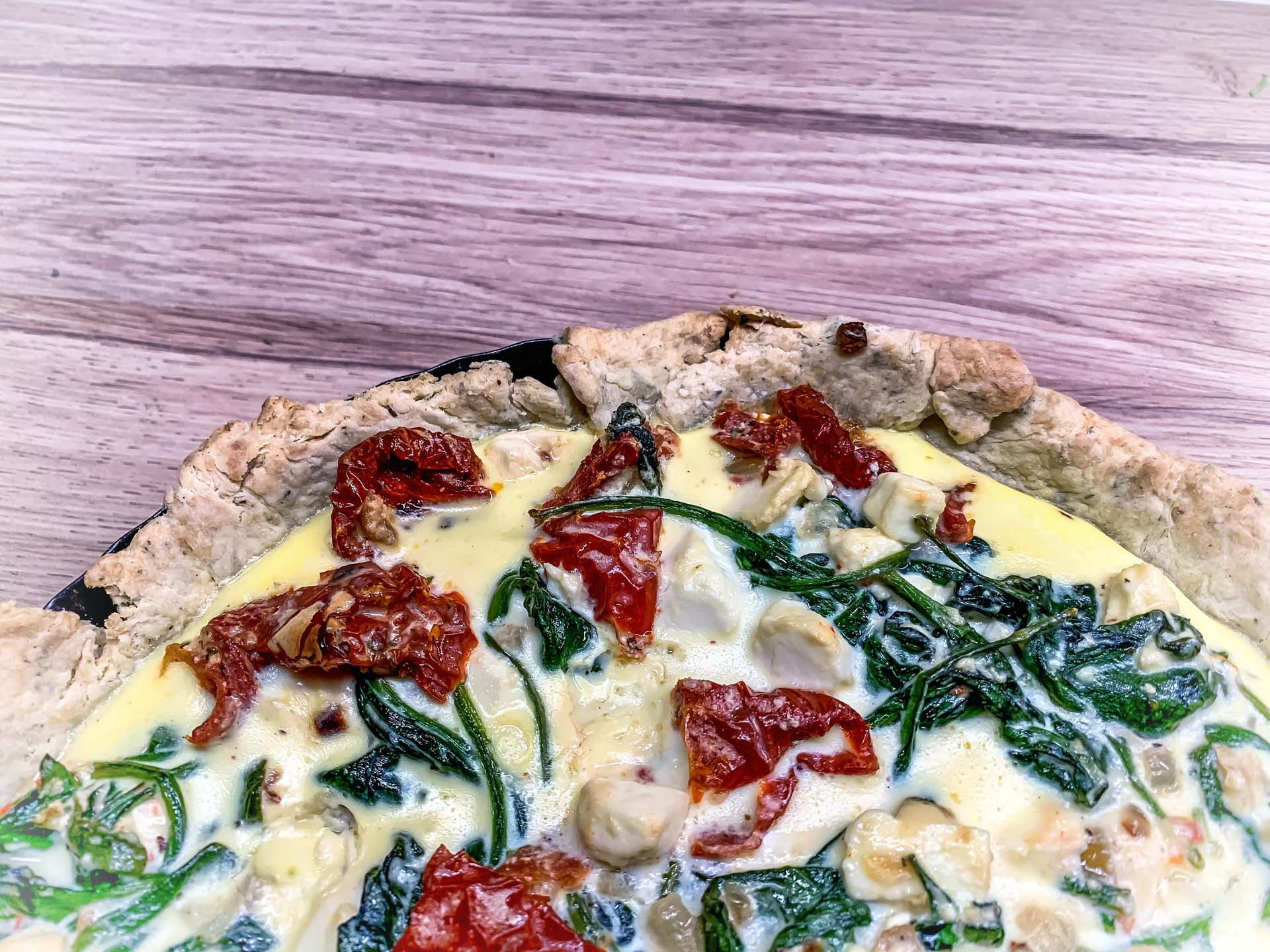 Tarta ze szpinakiem i suszonymi pomidorami