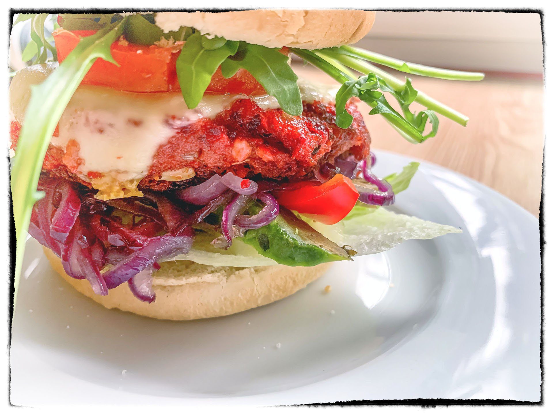 Wege burger jaglany z burakiem 1 Wege burger jaglany z burakiem