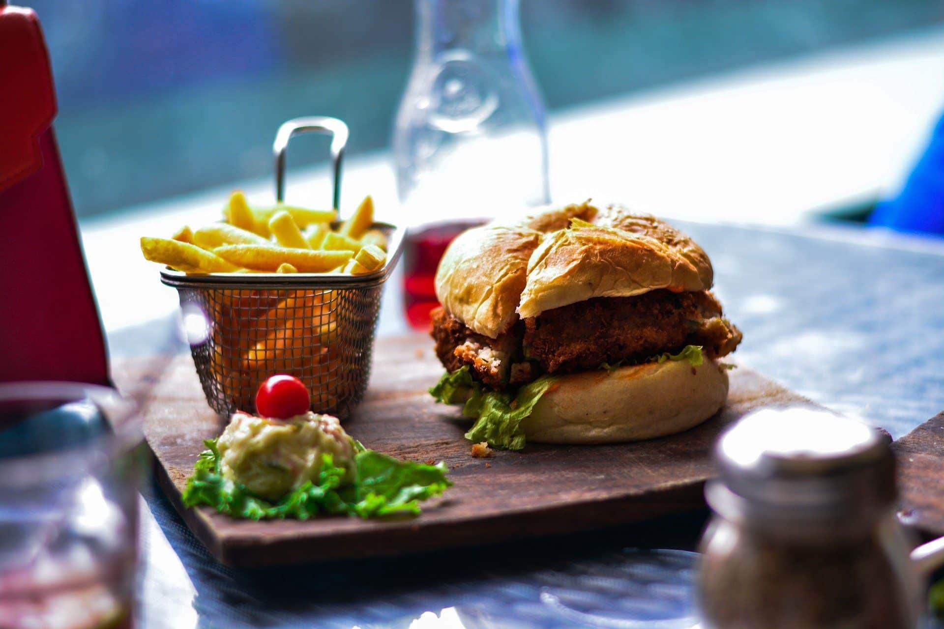 Burgery wege z kotletem z soczewicy