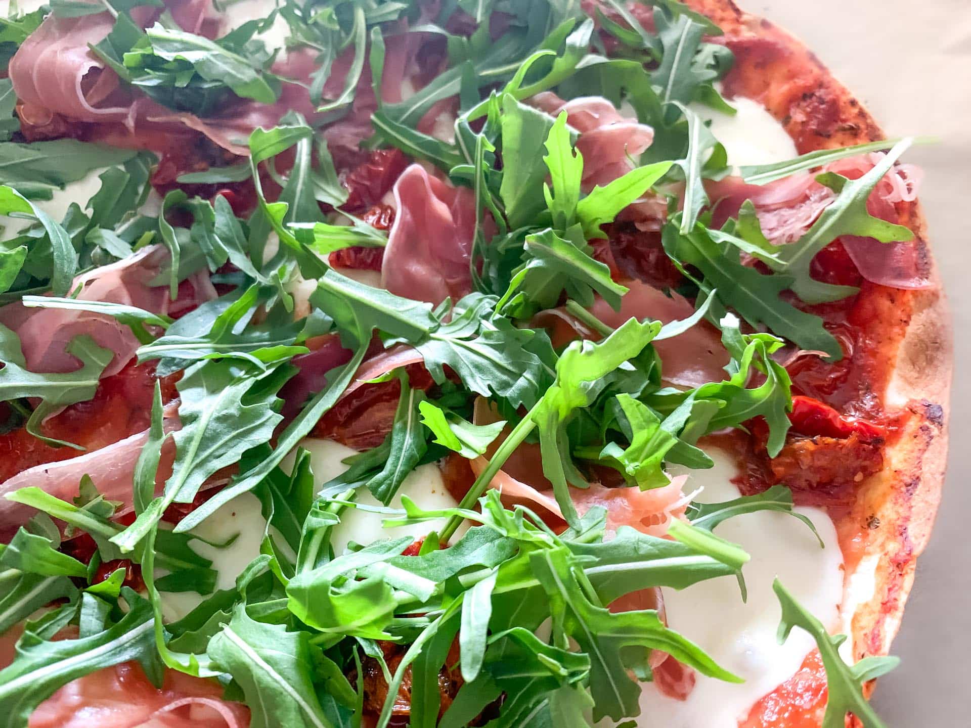 Szybka domowa pizza na tortilli
