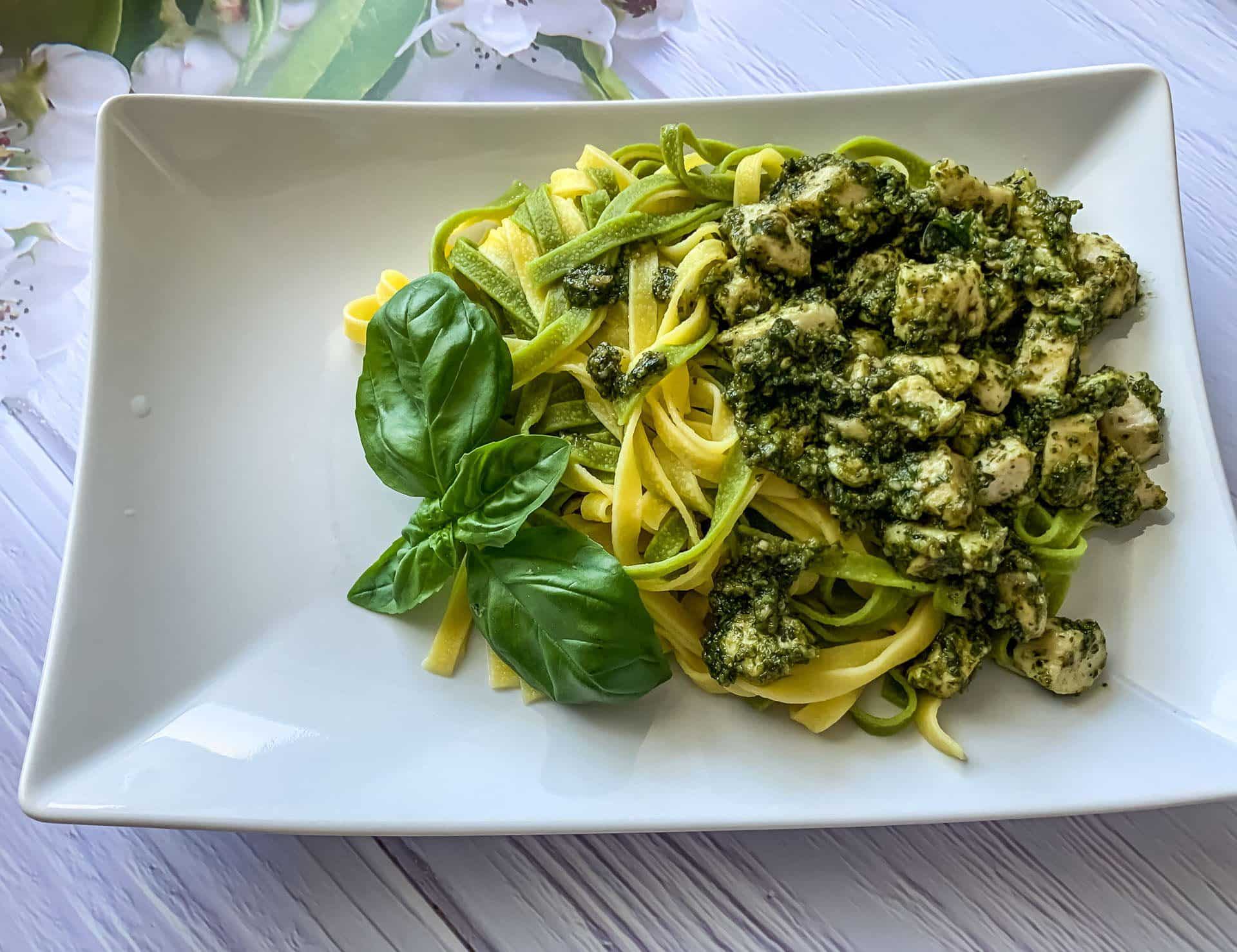 Tagliatelle z pesto bazyliowym