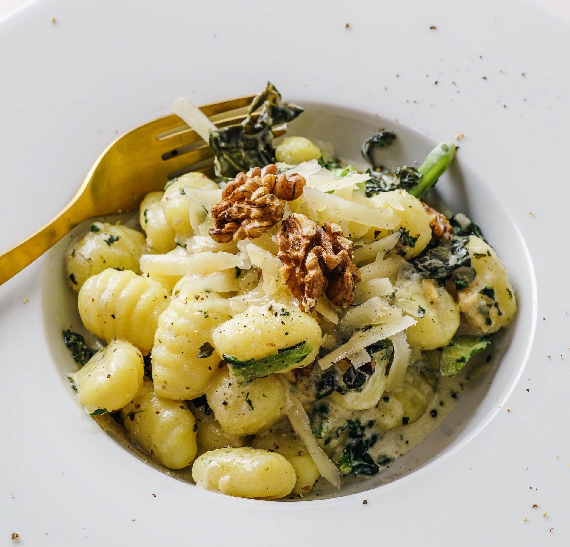 Gnocchi ze szpinakiem, orzechami i tartym serem