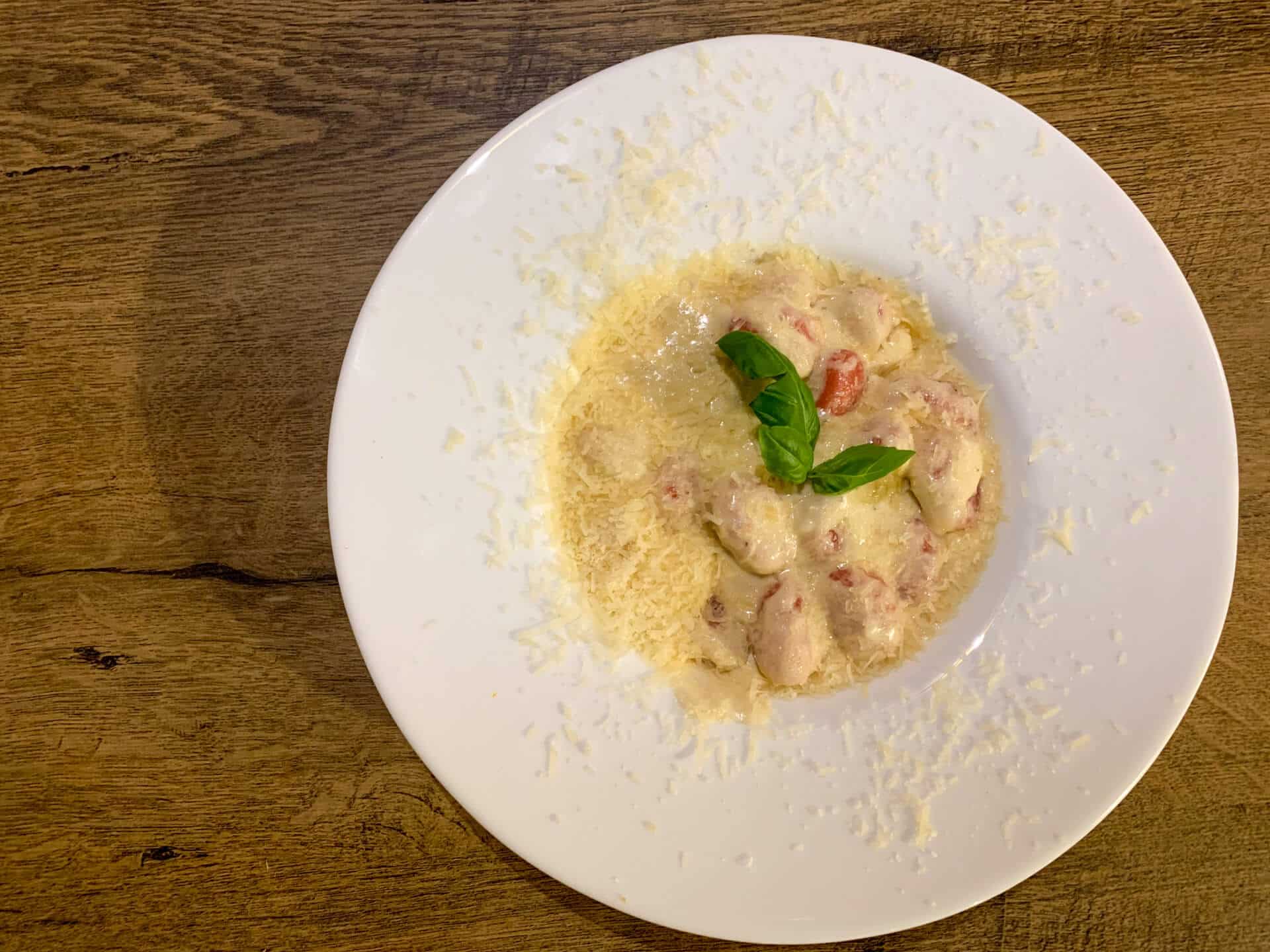 Gnocchi buraczane w sosie serowym