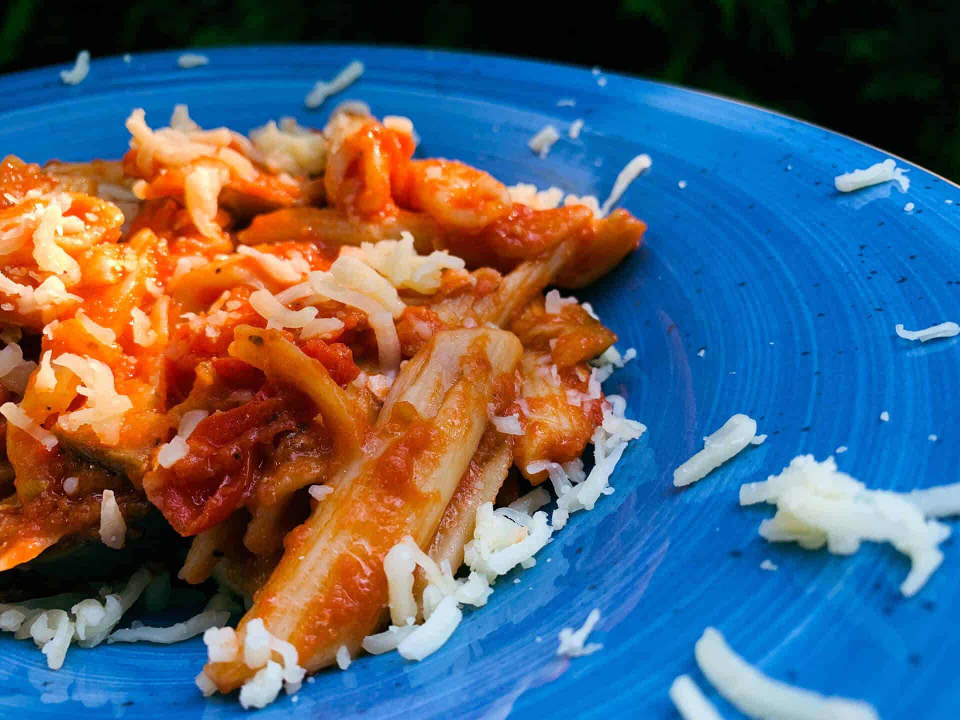 Penne w sosie pomidorowym z cukinią i bakłażanem