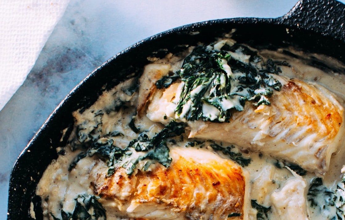 Polędwica z dorsza w sosie szpinakowym